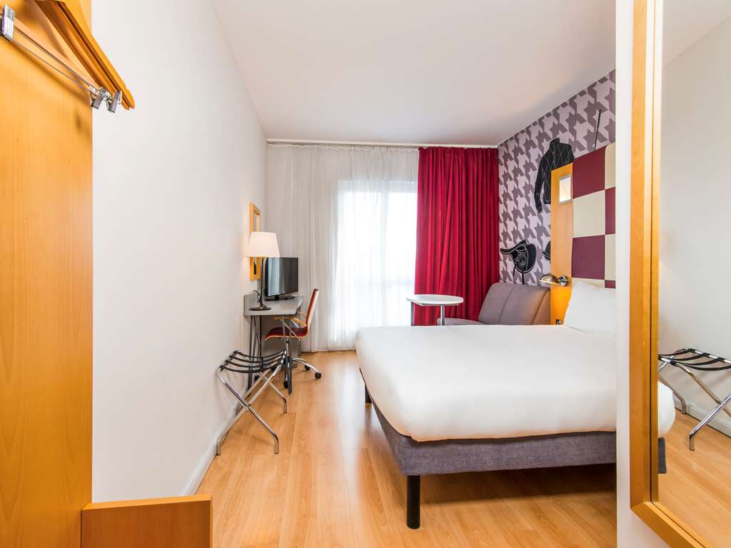 Ibis Styles Haydock Room Type - Queen Room