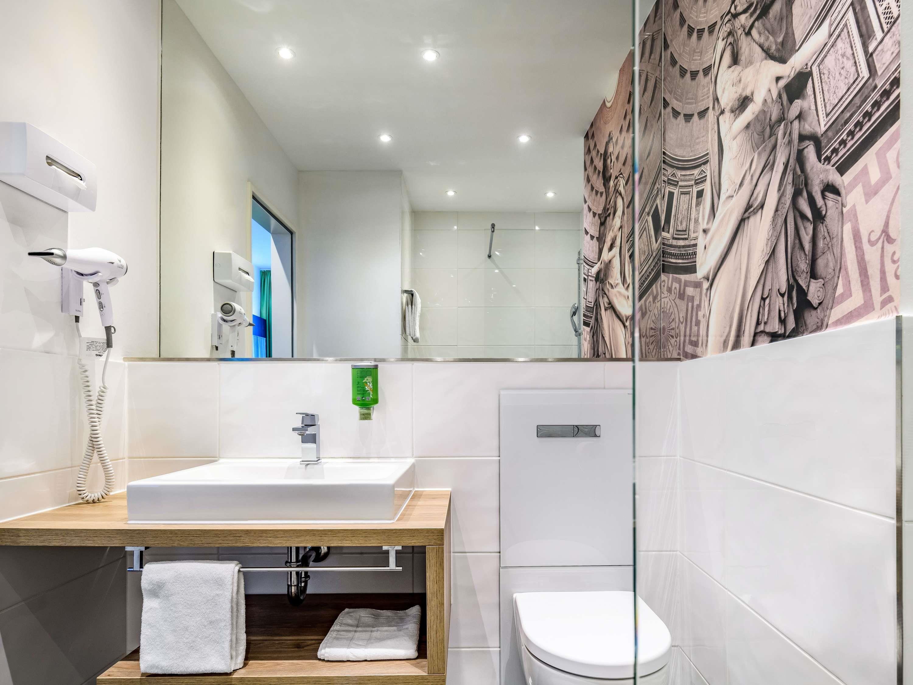 ibis Styles Trier Room Type - All Comfort Space (Family) Rooms: twin beds (2*63 x 79 [2*100 x 200 cm]) and 1 sofa bed