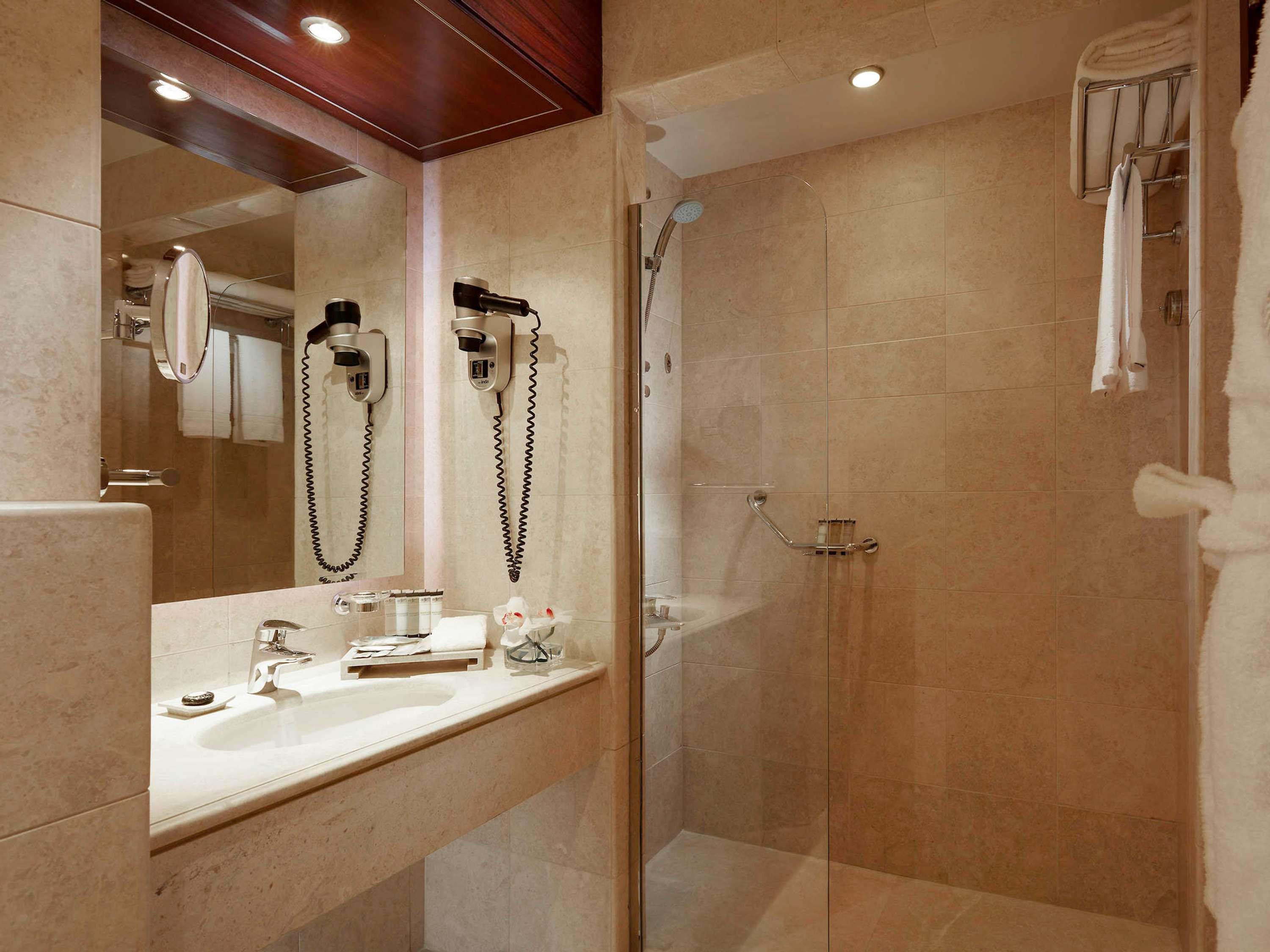 Pullman Zamzam Madina Room Type - Deluxe Suite with City View Pullman Zamzam Madina Room Type - Deluxe Suite with City View