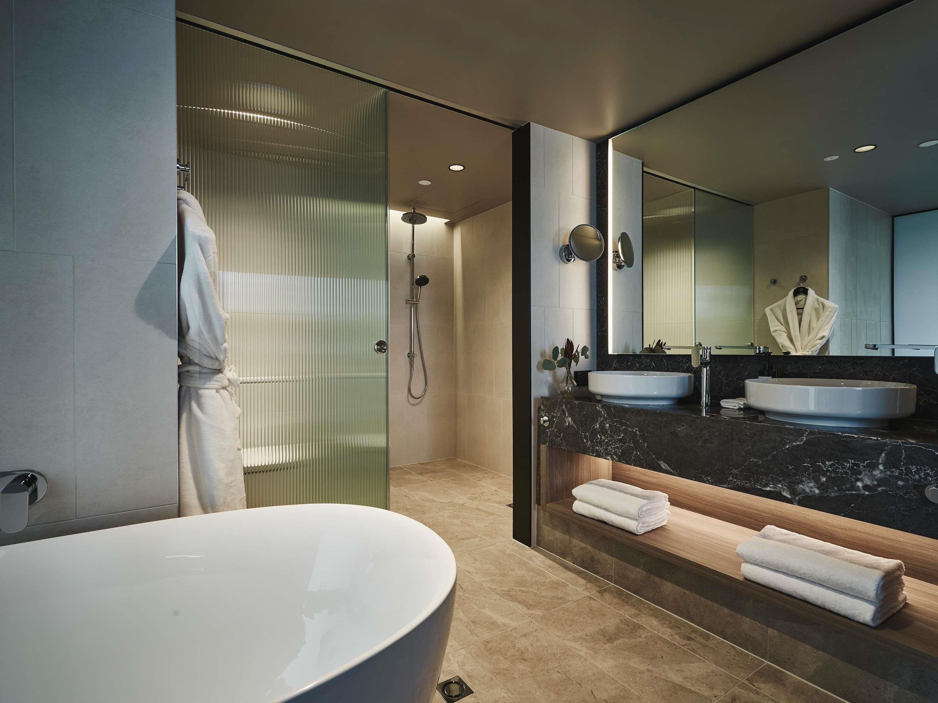 Pullman Melbourne on the Park Room Type - Deluxe Executive Suite with One King Bed and Lounge Access - High Floor Views