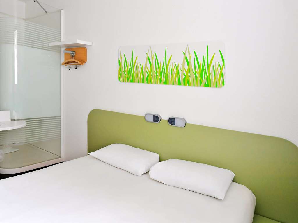 ibis budget Nimes Centre Gare - Tap to explore photos
