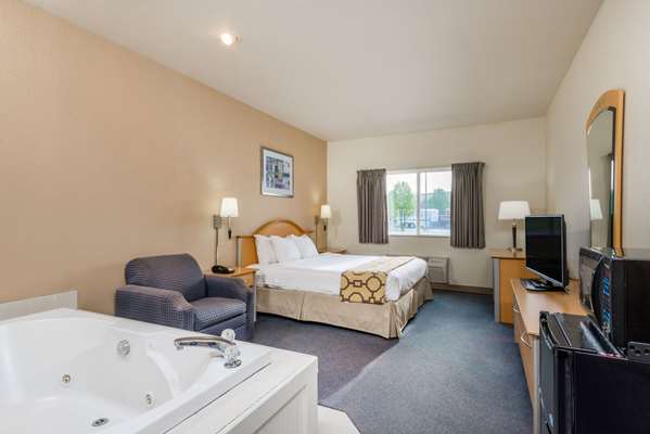 Suite - Baymont Inn & Suites Noblesville