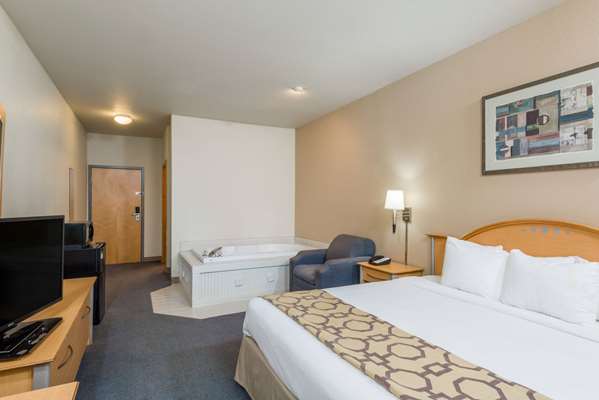 Suite - Baymont Inn & Suites Noblesville