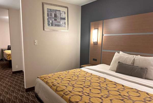  - Baymont Inn & Suites Noblesville