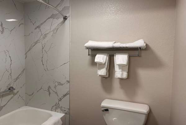  - Baymont Inn & Suites Noblesville