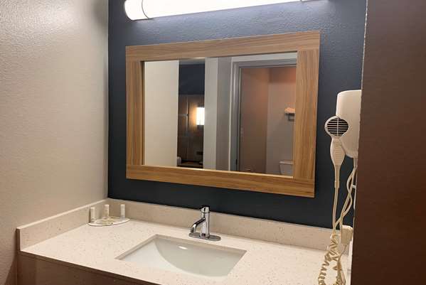  - Baymont Inn & Suites Noblesville