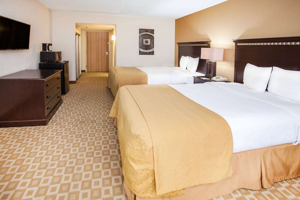DAYS INN BY WYNDHAM, SHERMAN-guestroom-Guest Room,On-Site.jpg