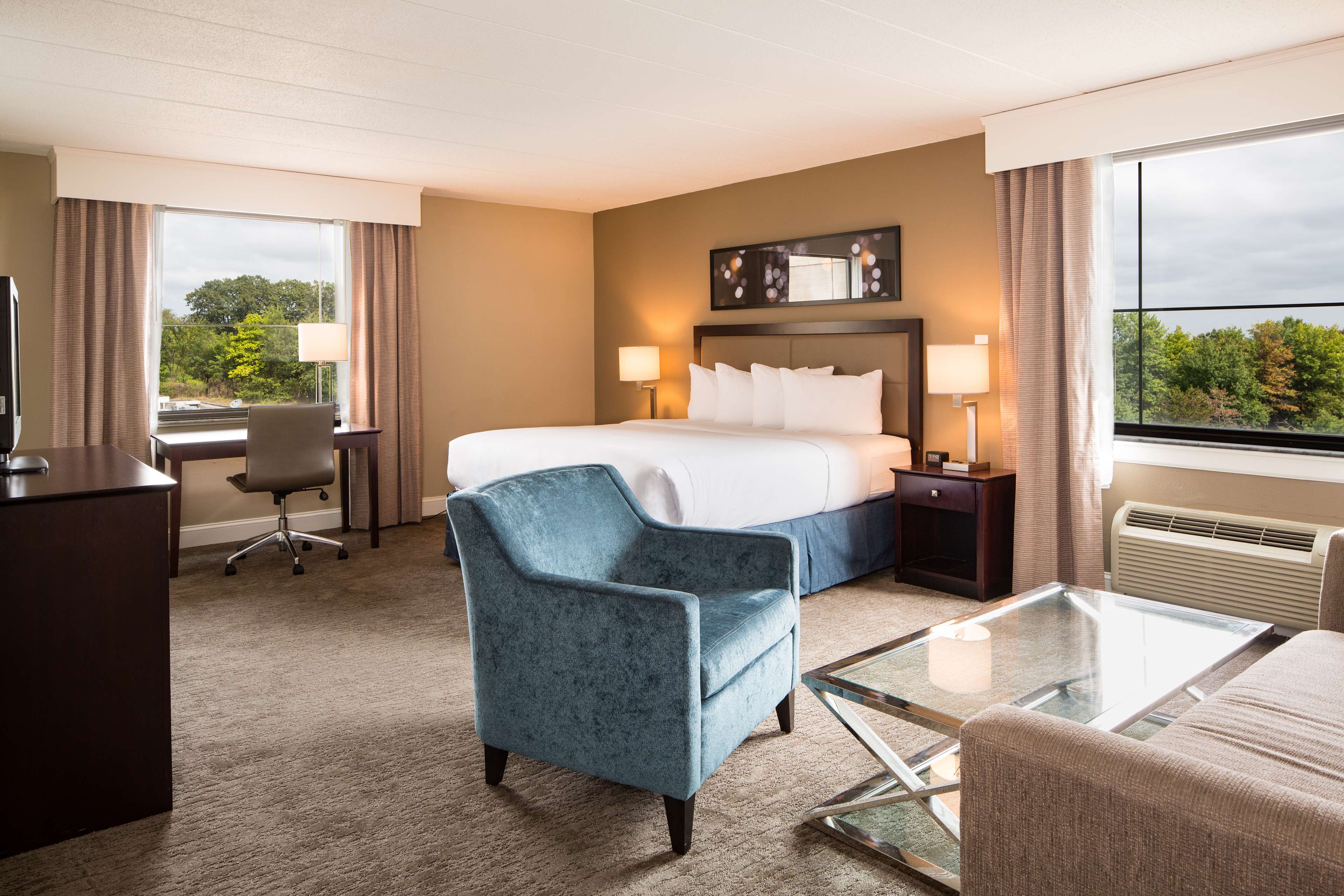 Doubletree by Hilton Laurel, MD Room Type - 1 KING JR SUITE