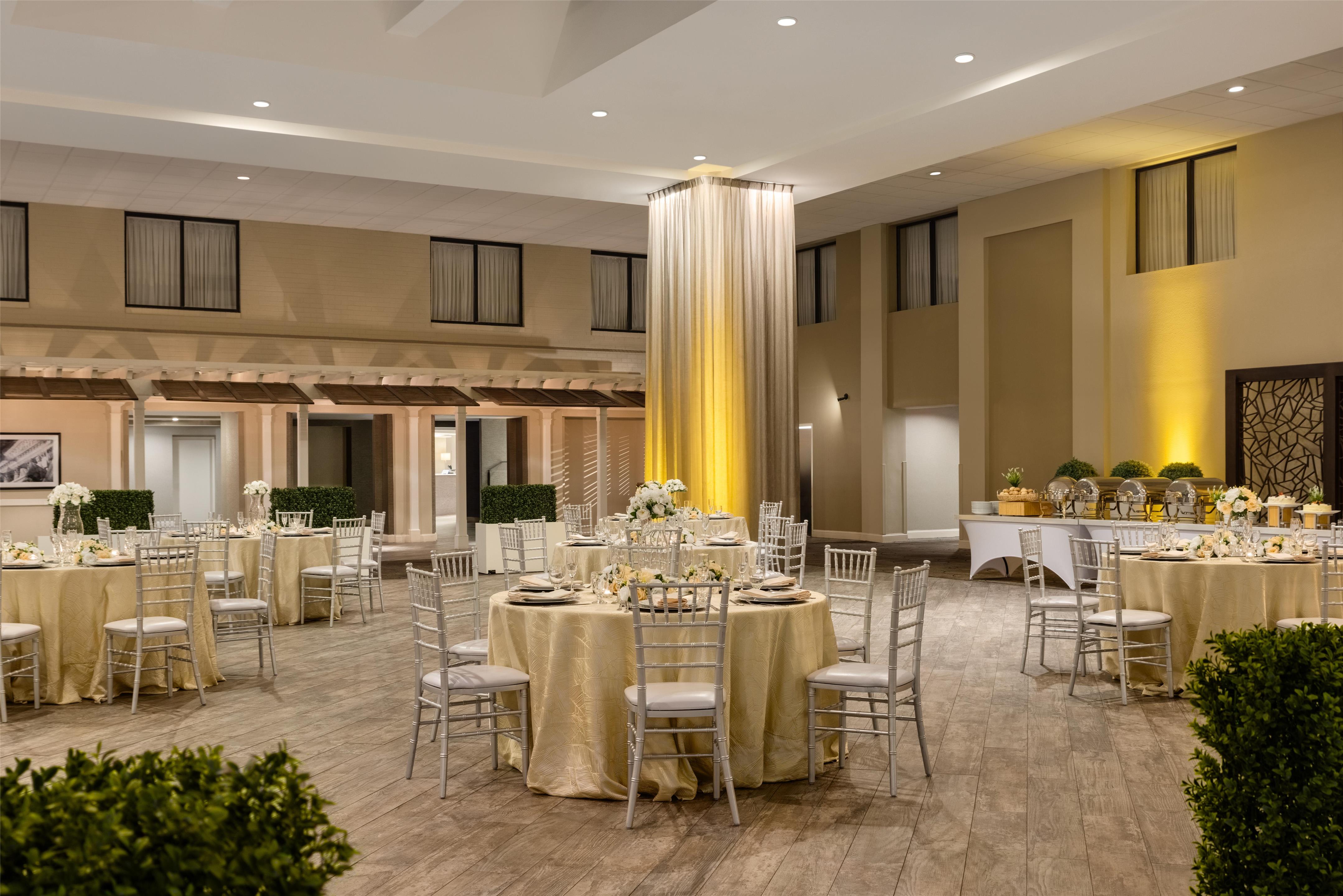 Lobby | DoubleTree by Hilton Hotel Laurel