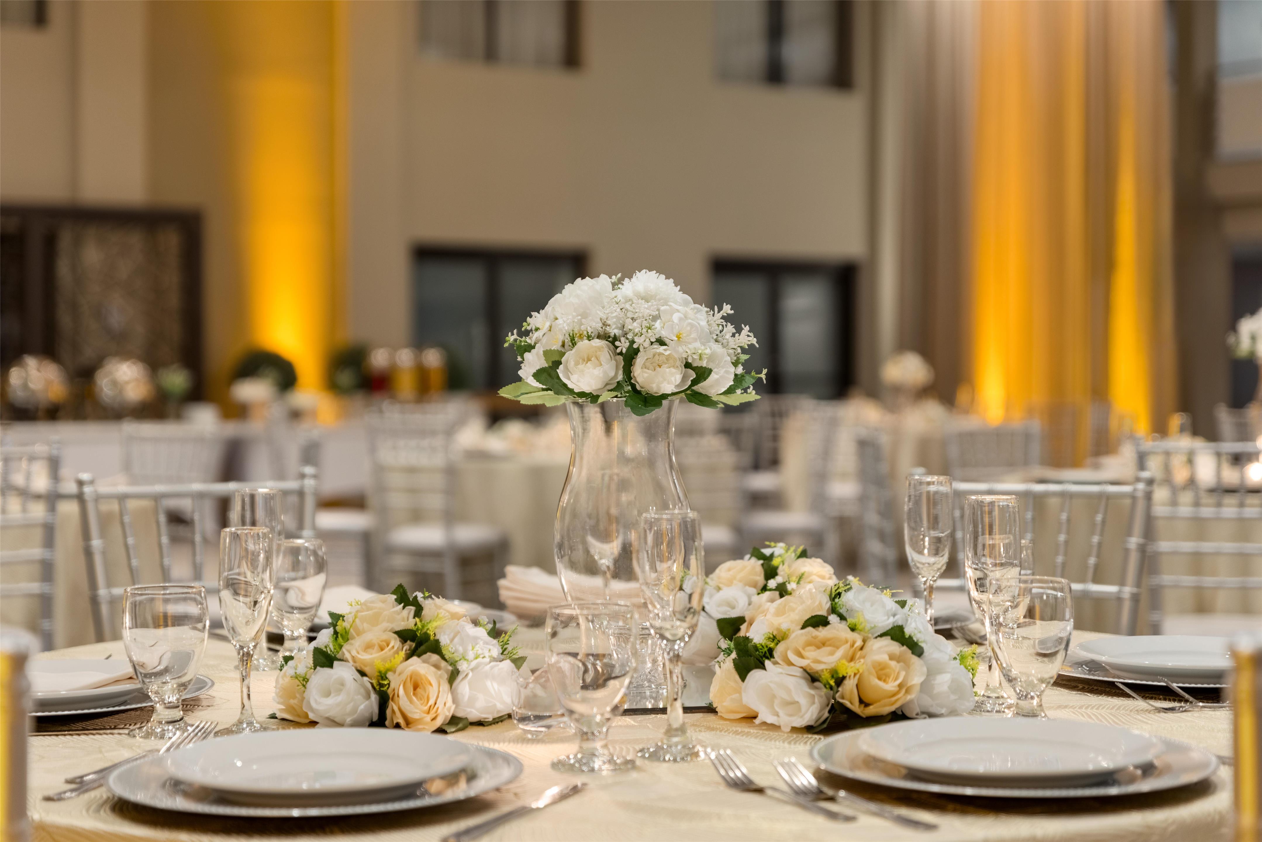 Lobby | DoubleTree by Hilton Hotel Laurel
