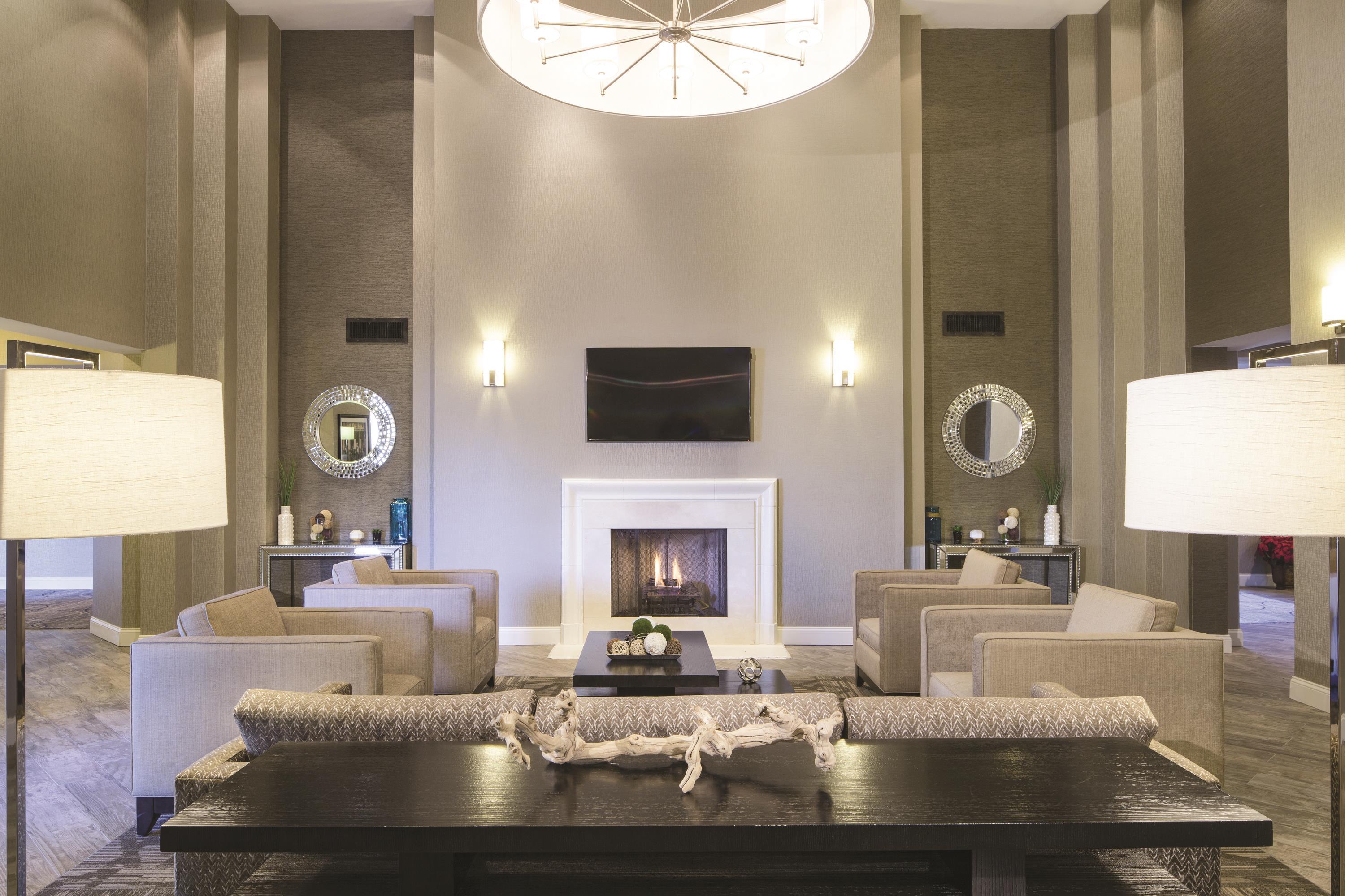 Lobby | DoubleTree by Hilton Hotel Laurel