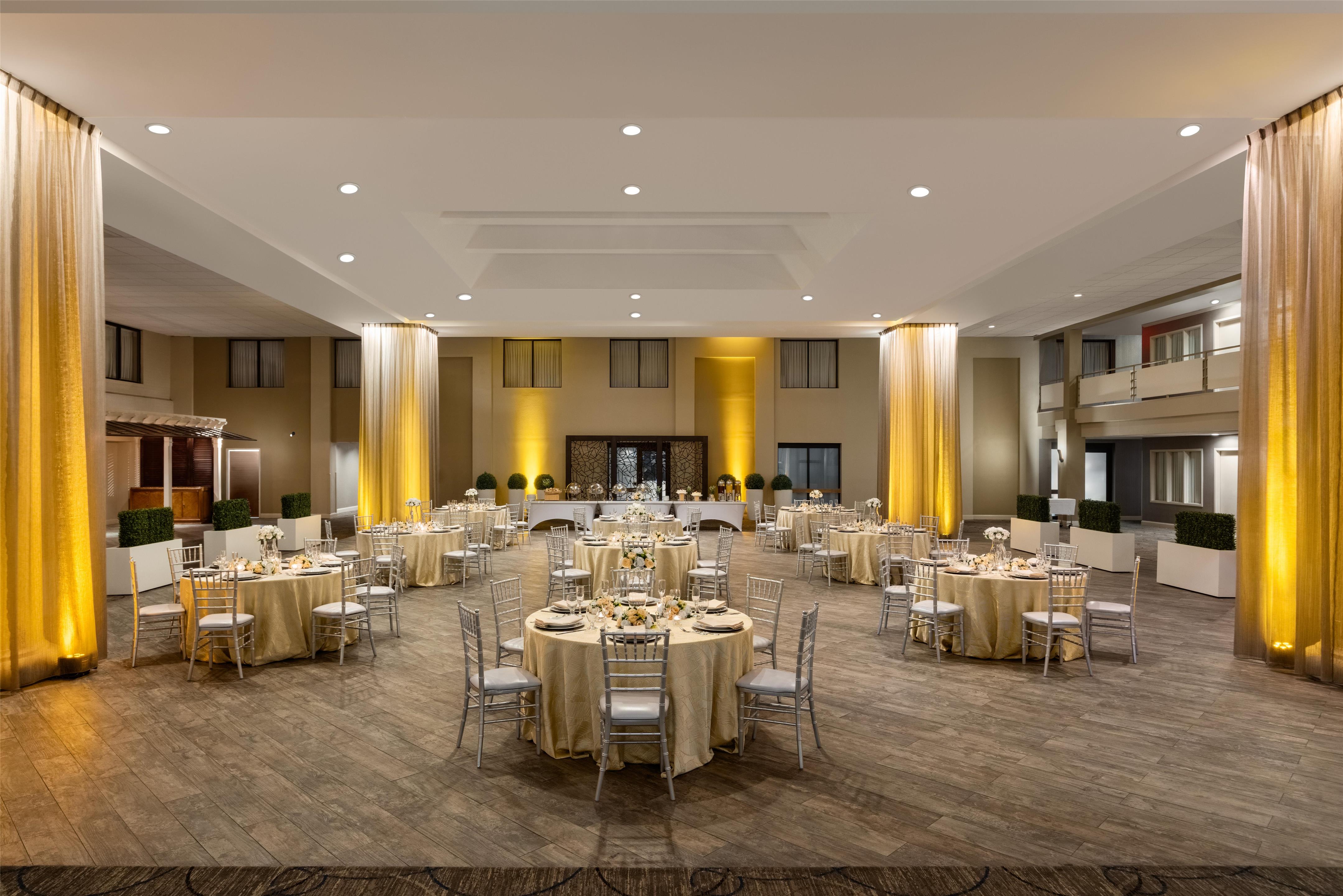 Lobby | DoubleTree by Hilton Hotel Laurel