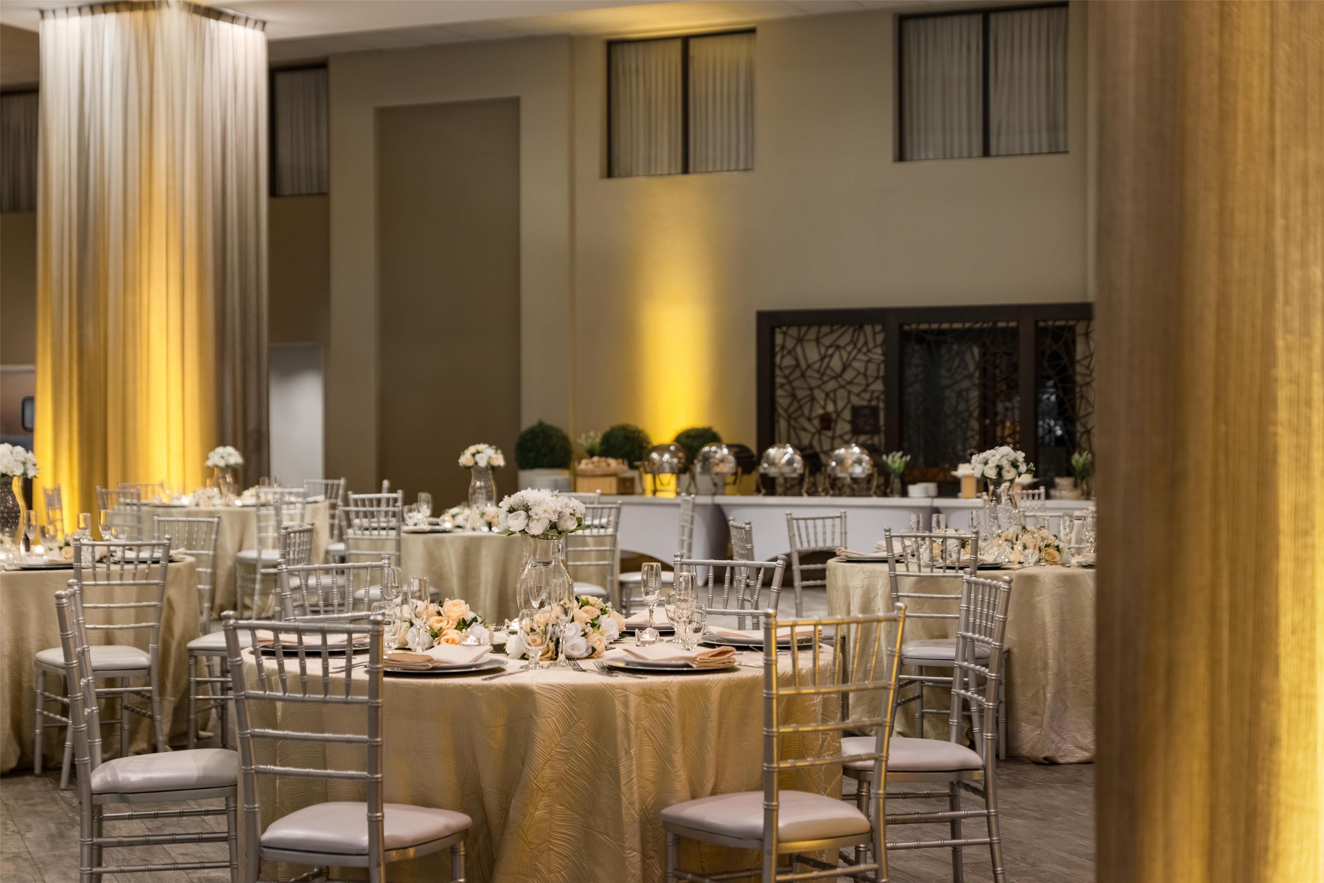 Lobby | DoubleTree by Hilton Hotel Laurel