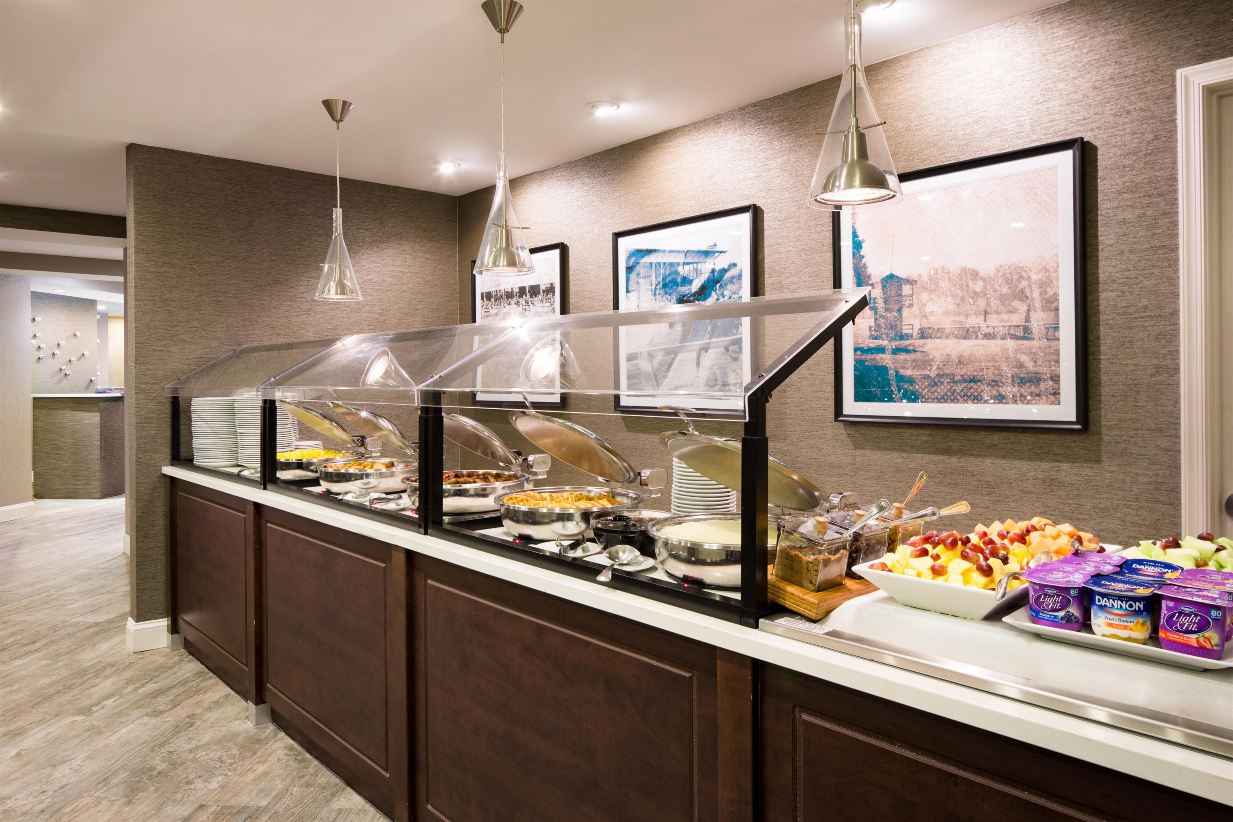 Breakfast Area | DoubleTree by Hilton Hotel Laurel