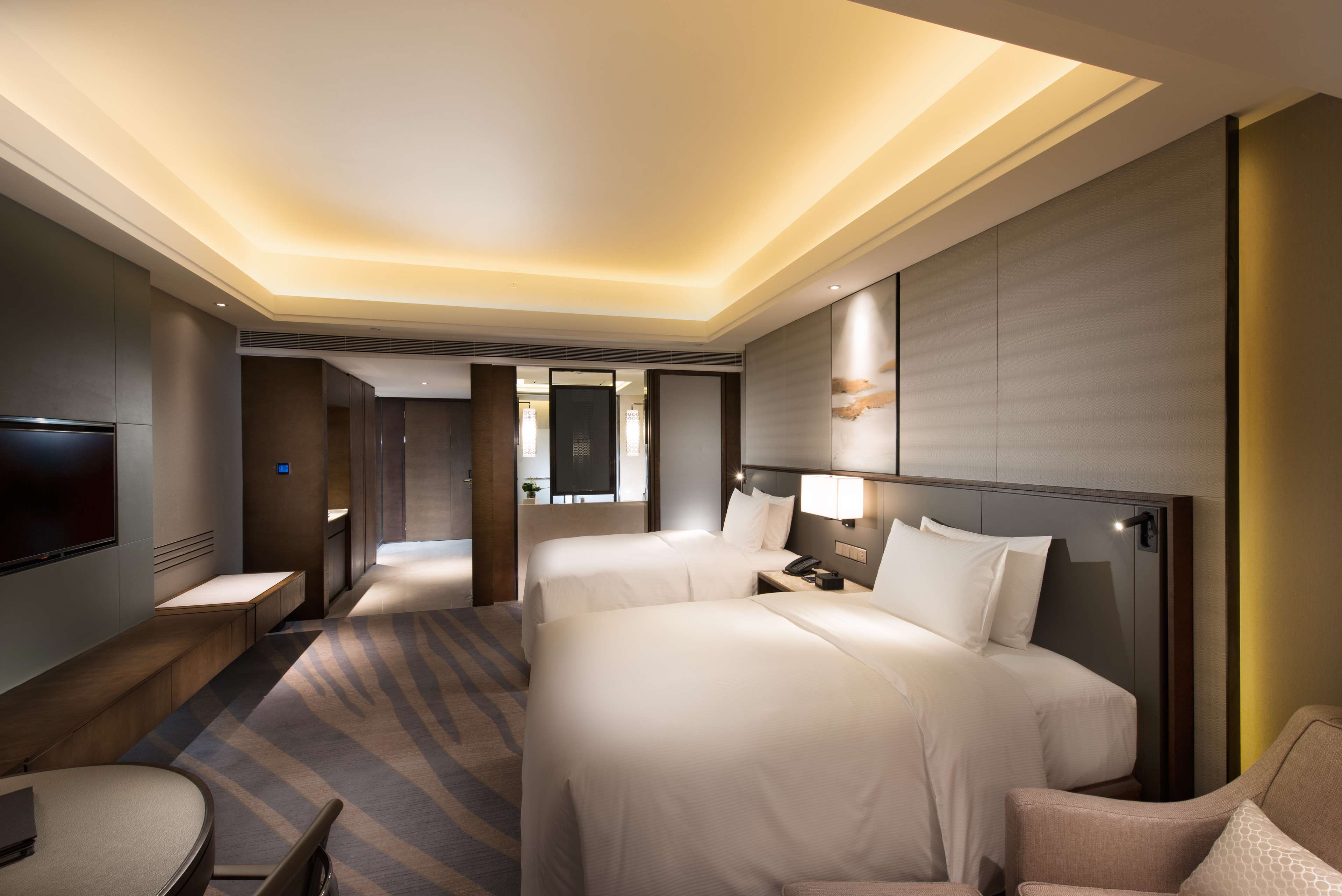 Hilton Zhoushan Room Type - SUPERIOR LAKE VIEW TWIN RM