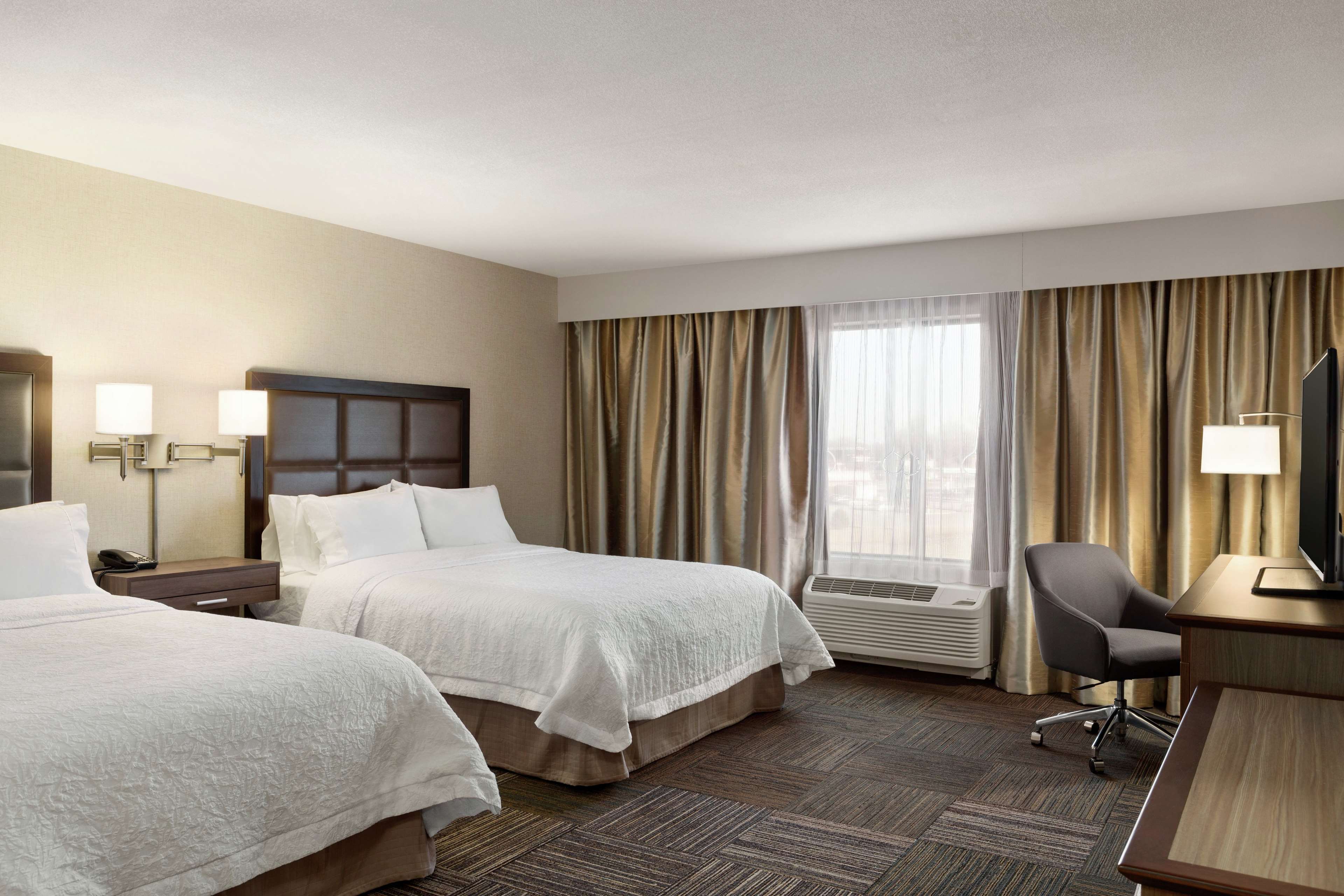 Hampton Inn & Suites by Hilton Minooka Room Type - 2 QNS HEARING ACC NOSMOK