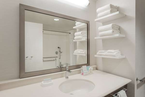  - Hampton Inn & Suites Minooka