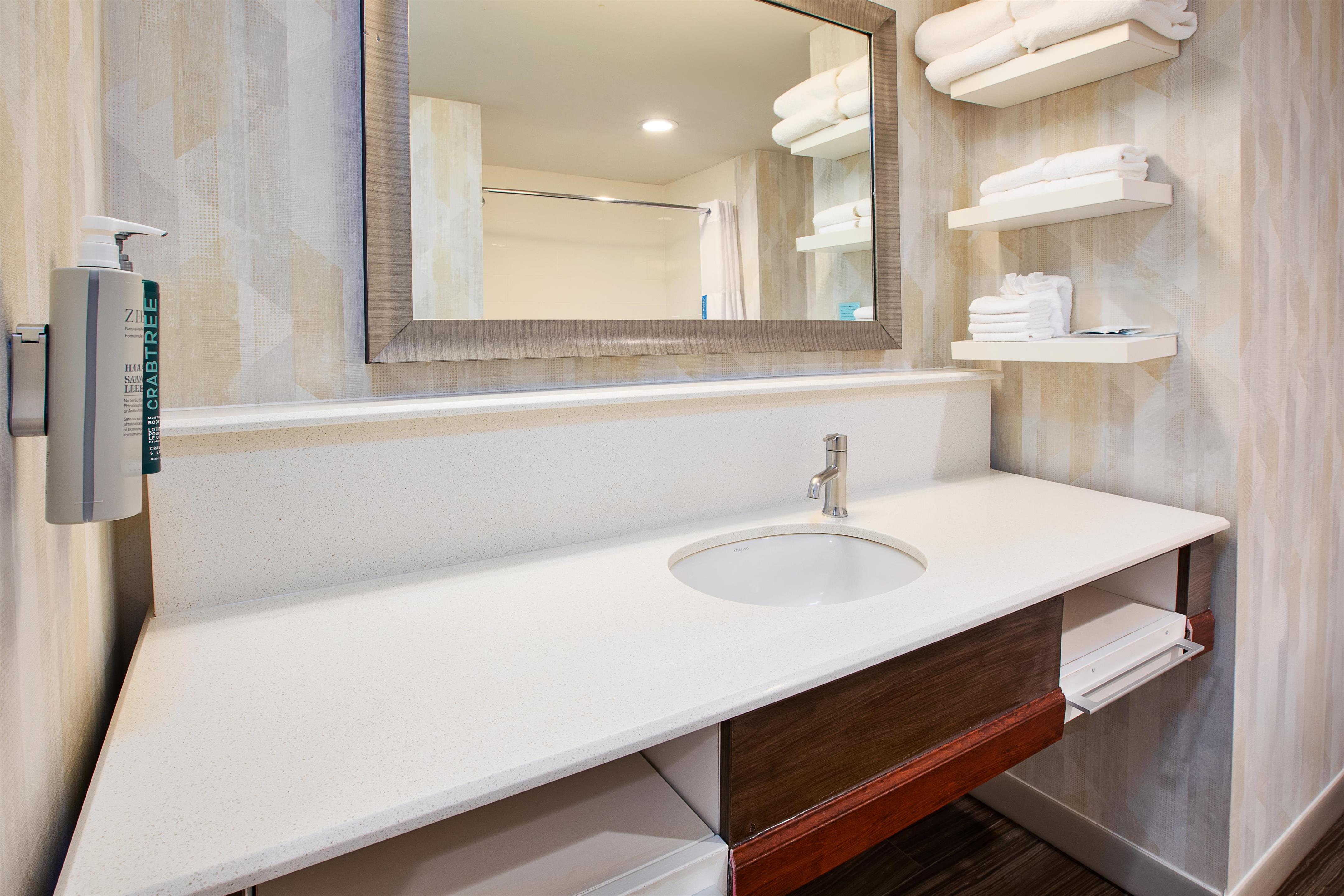 Guest room bath