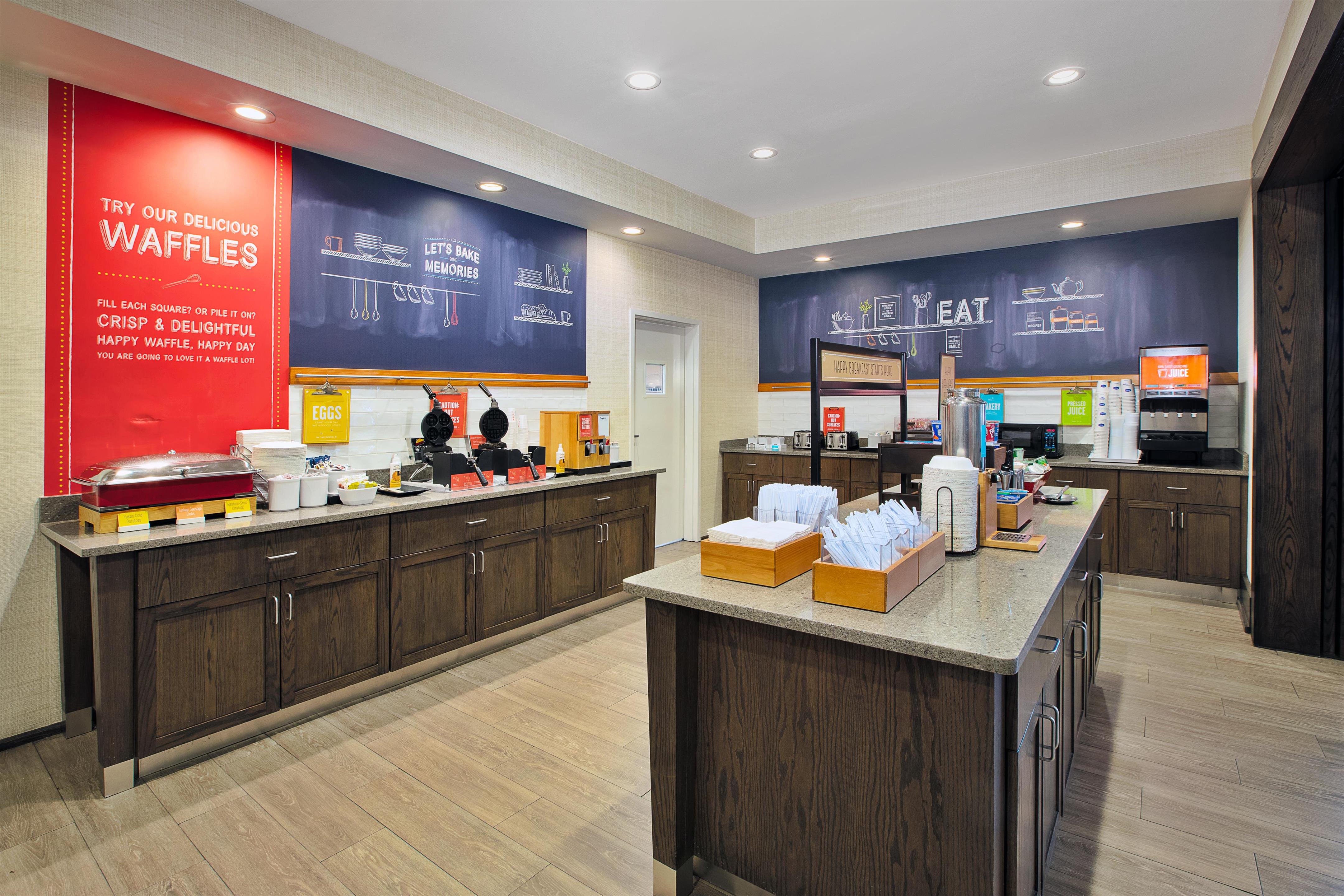 Breakfast Area | Hampton Inn North Little Rock McCain Mall
