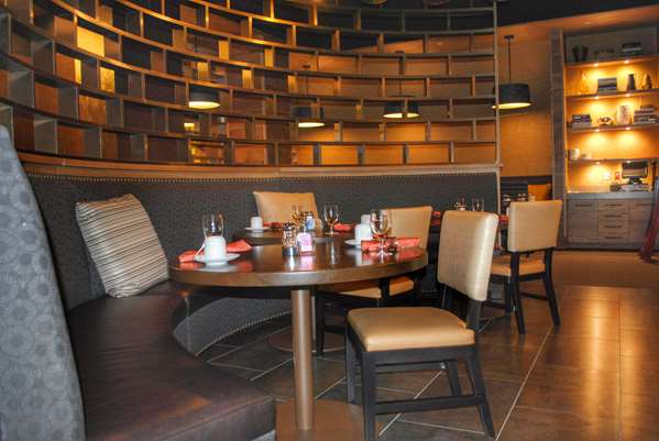 Restaurant - DoubleTree by Hilton Hotel Reading