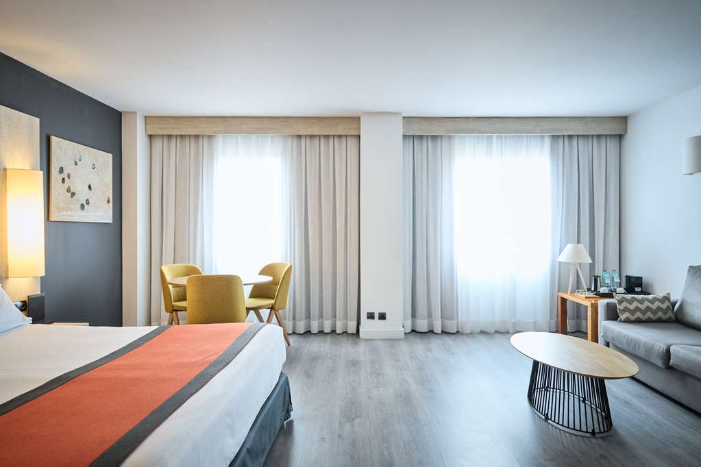 Catalonia Sabadell Hotel-guestroom-Guest Room,Suite,On-Site.jpg