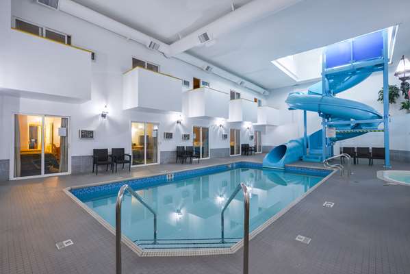 Pool - Canadas Best Value Inn Valemount