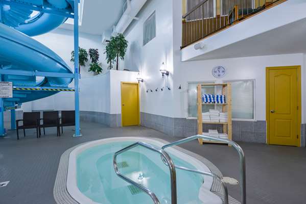 Pool - Canadas Best Value Inn Valemount