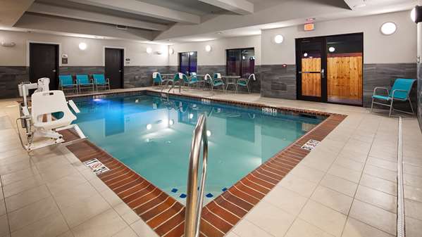 Pool - Best Western Plus Prien Lake Inn & Suites - I-210, Exit 7