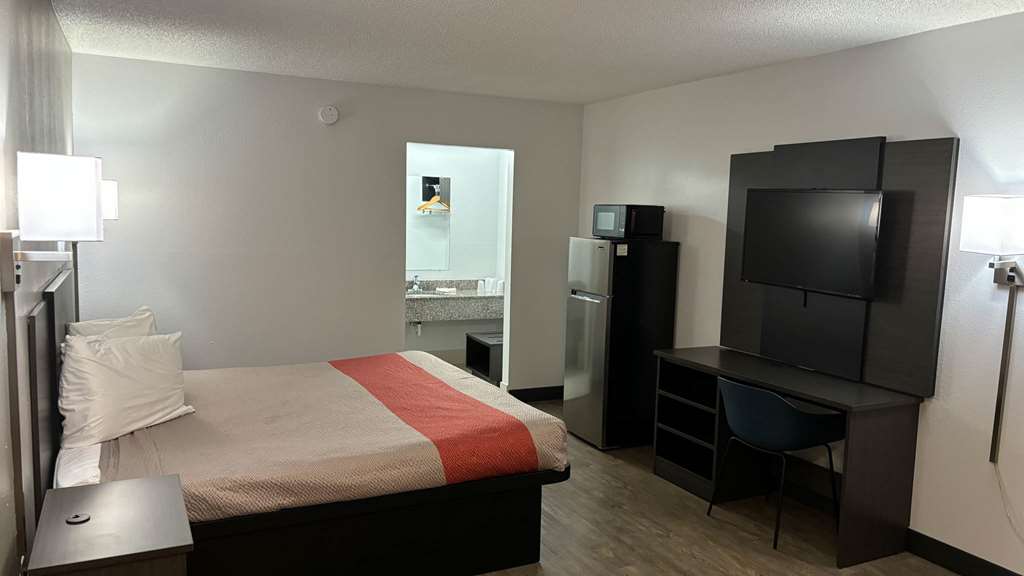 MOTEL 6 MACCLENNY FL-guestroom-Guest Room,On-Site.jpg