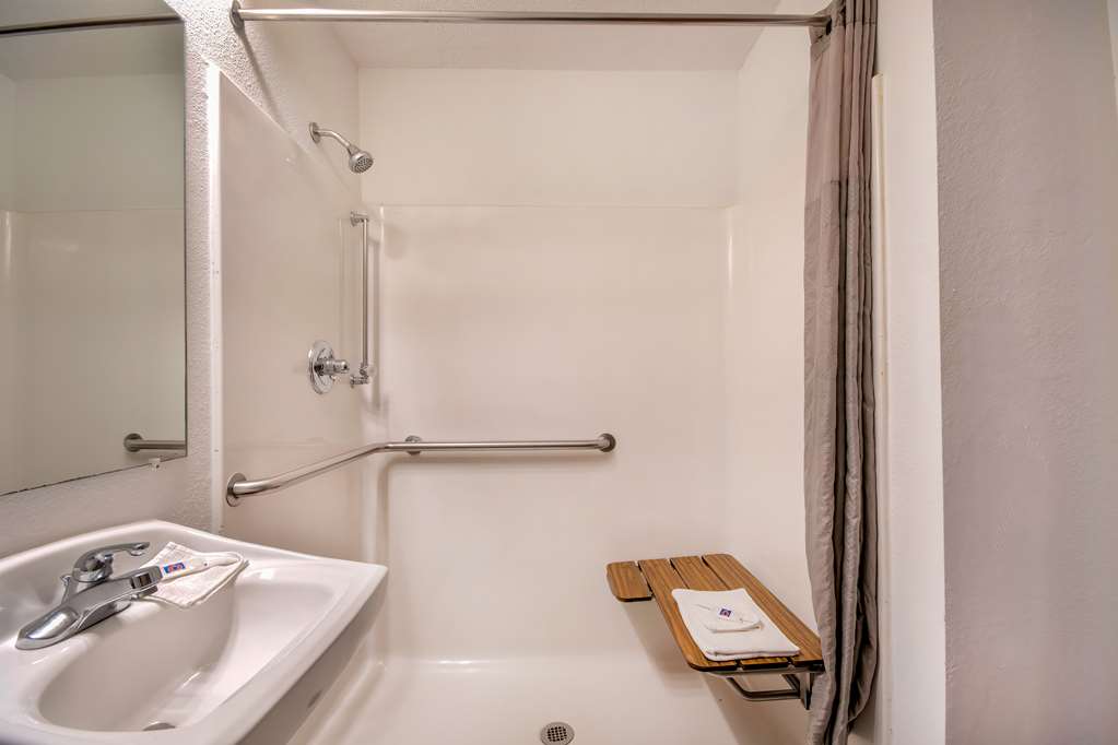 MOTEL 6 WALTON, KY - RICHWOOD-guestroom-Guest Room,Bathroom,Accessibility,On-Site.jpg