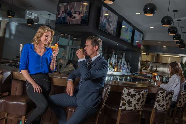 Bar - Applause Hotel Airport Calgary