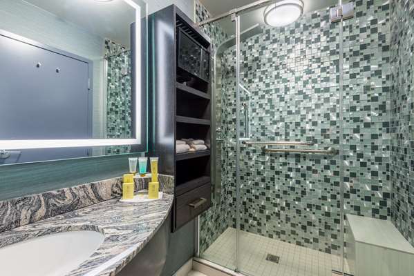  - Applause Hotel Airport Calgary