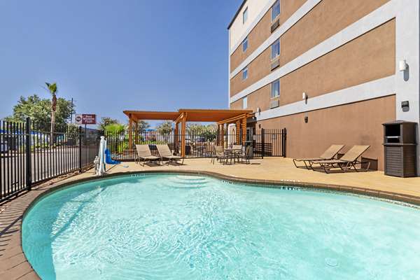 Pool - Best Western Plus Downtown San Antonio - I-35, Exit 159A