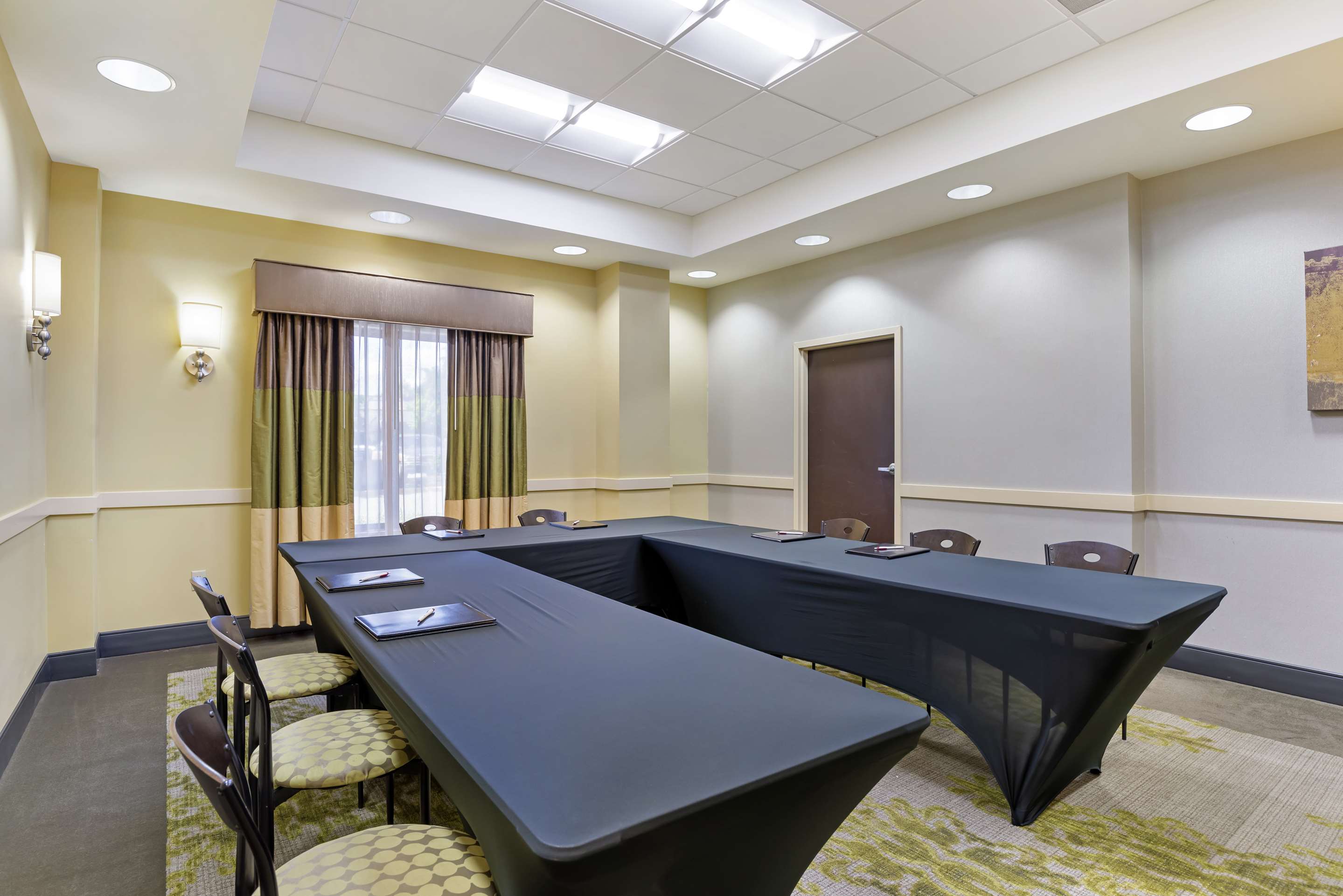 Meeting Room | Best Western Plus Thornburg Inn & Suites