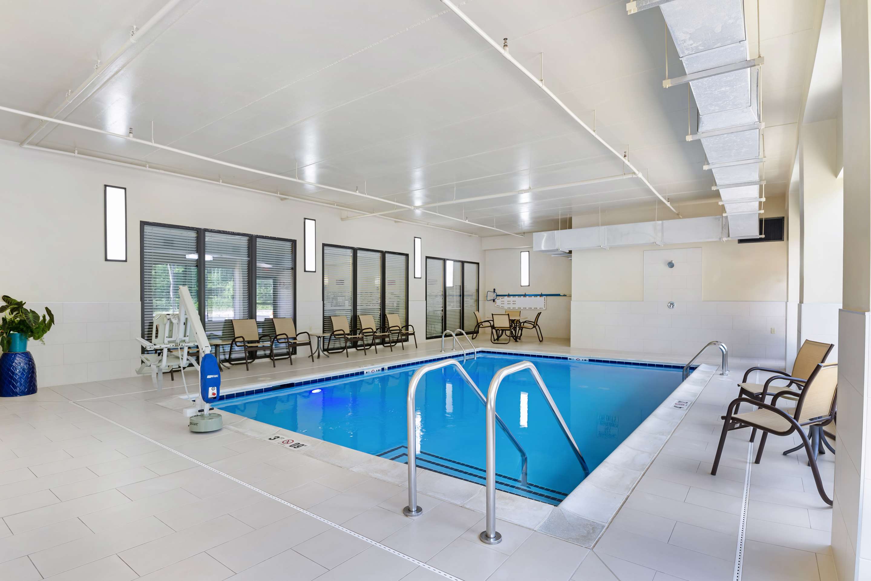 Pool | Best Western Plus Thornburg Inn & Suites