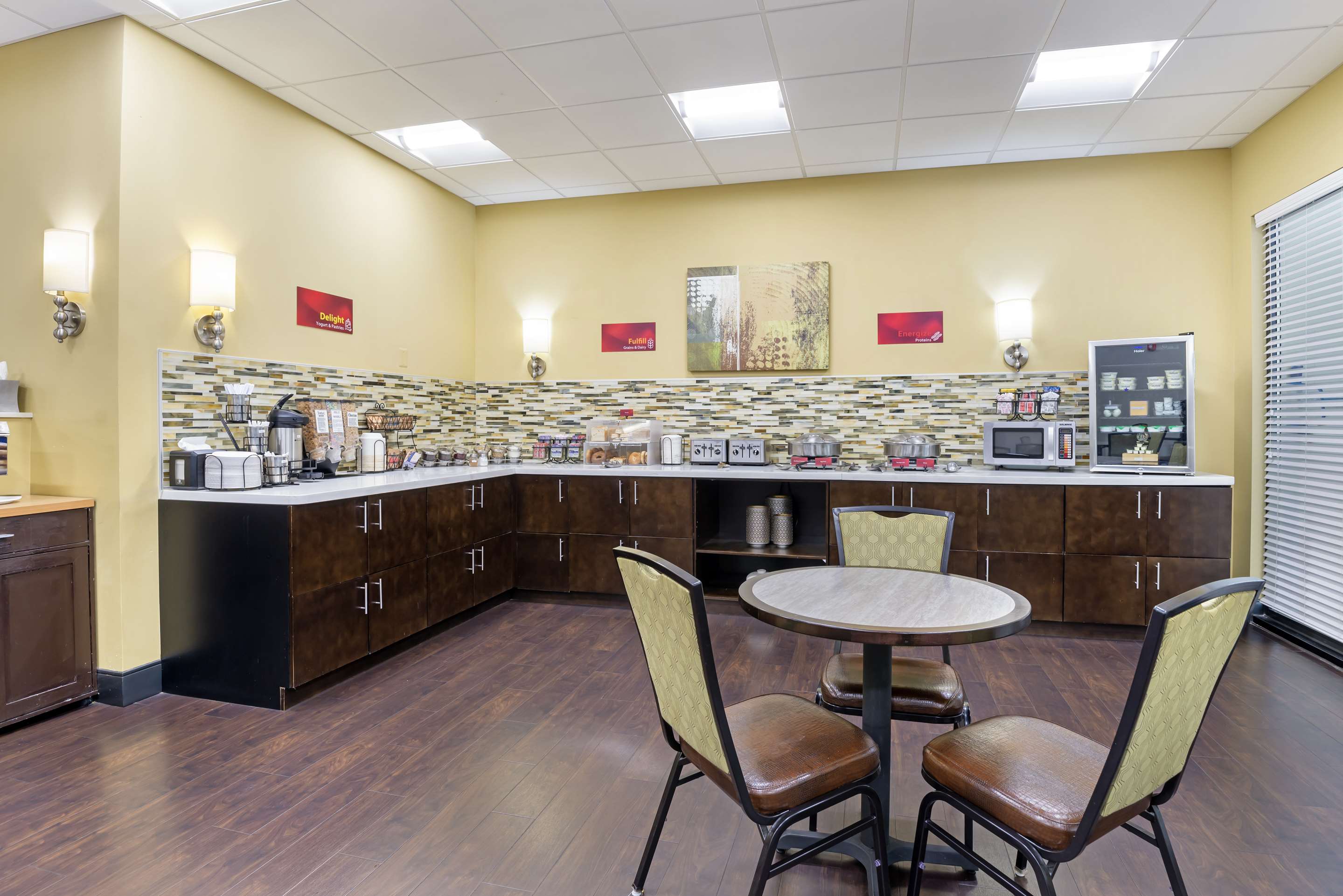 Breakfast Area | Best Western Plus Thornburg Inn & Suites