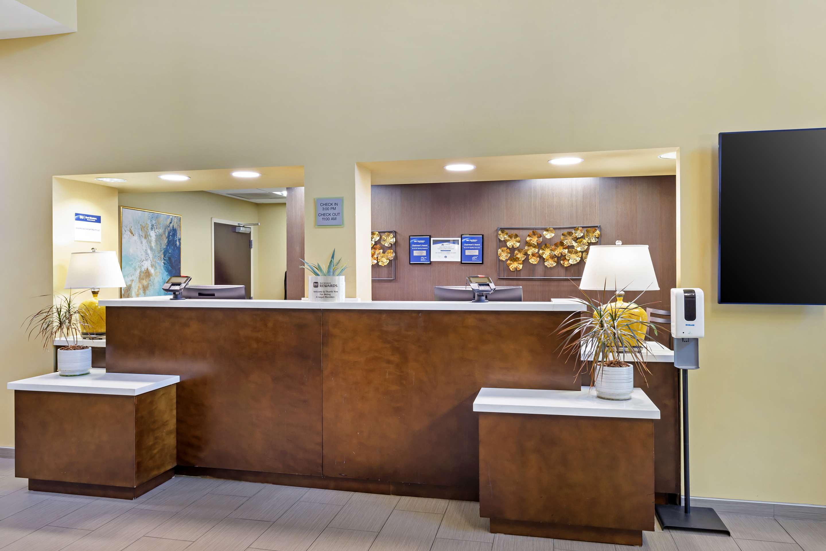 Front Desk | Best Western Plus Thornburg Inn & Suites