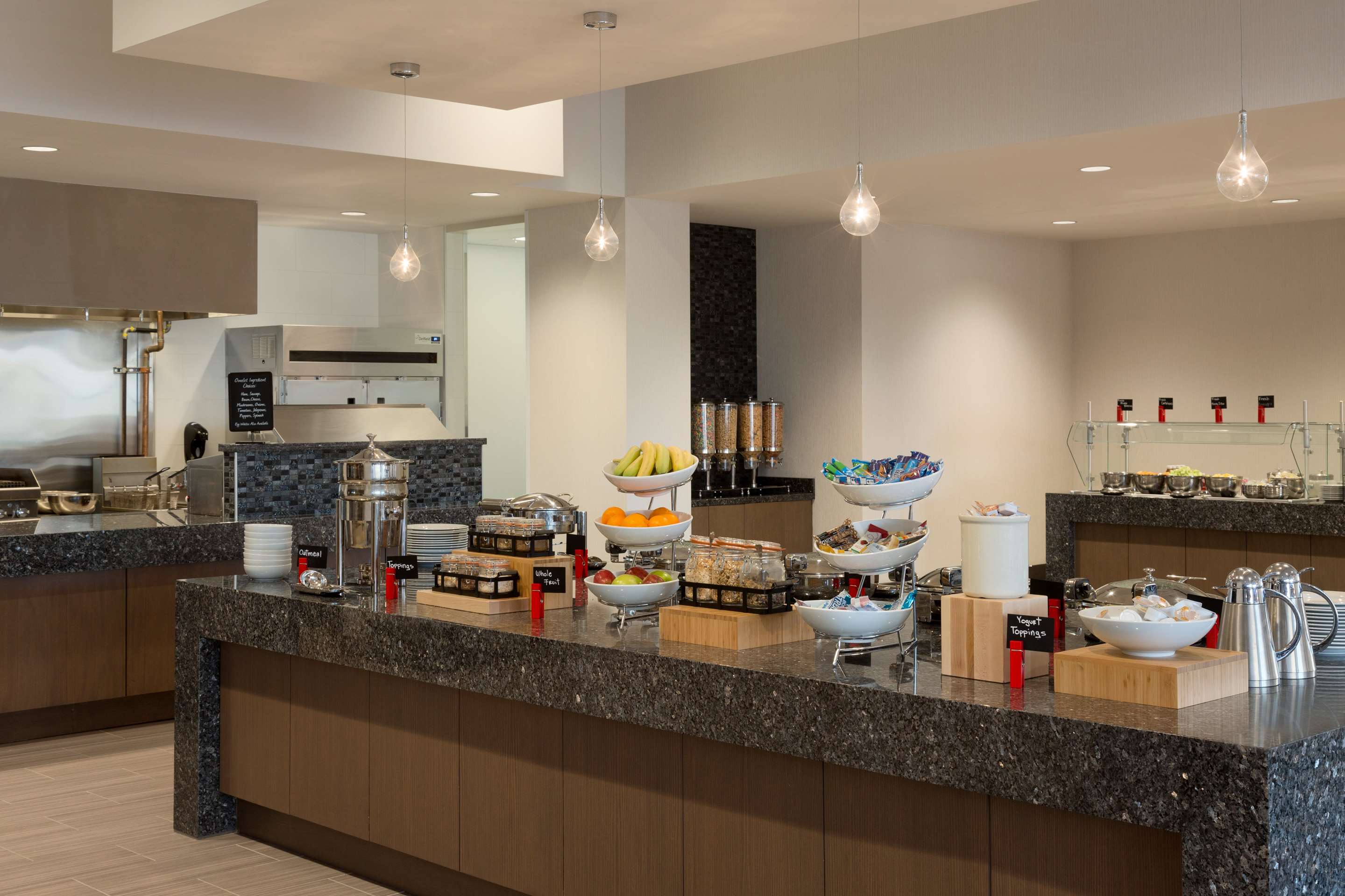 Restaurant | Embassy Suites by Hilton The Woodlands at Hughes Landing