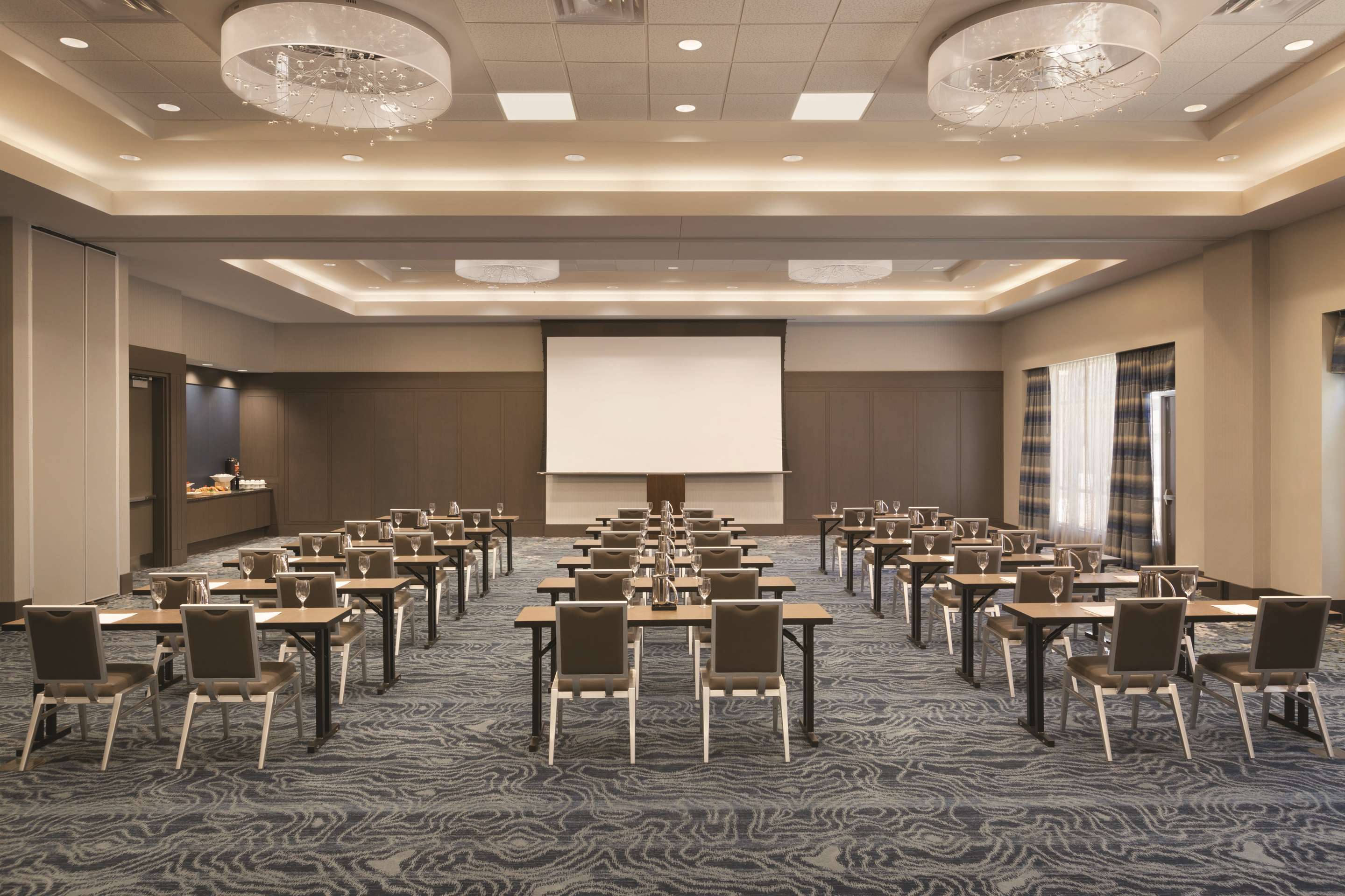 Meeting Room | Embassy Suites by Hilton The Woodlands at Hughes Landing