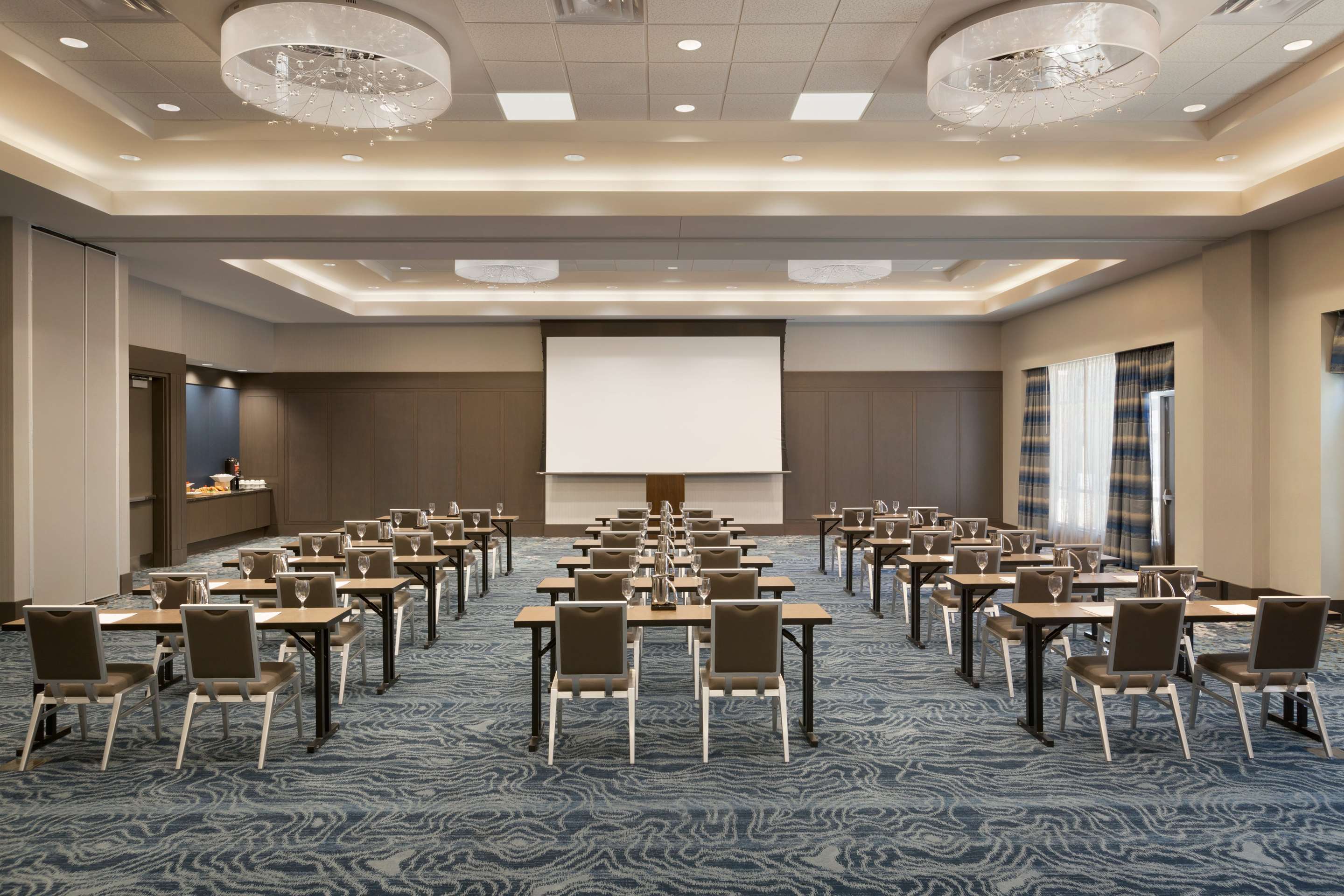Meeting Room | Embassy Suites by Hilton The Woodlands at Hughes Landing