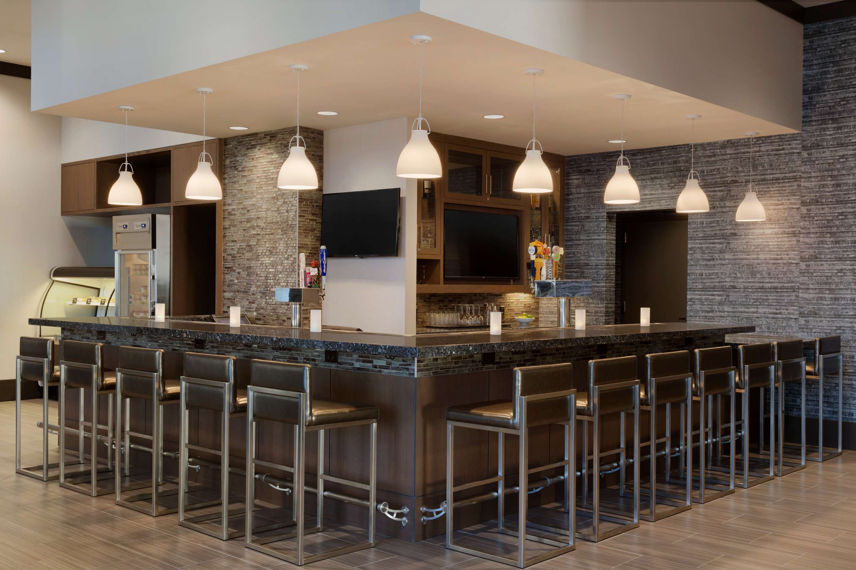 BarLounge | Embassy Suites by Hilton The Woodlands at Hughes Landing
