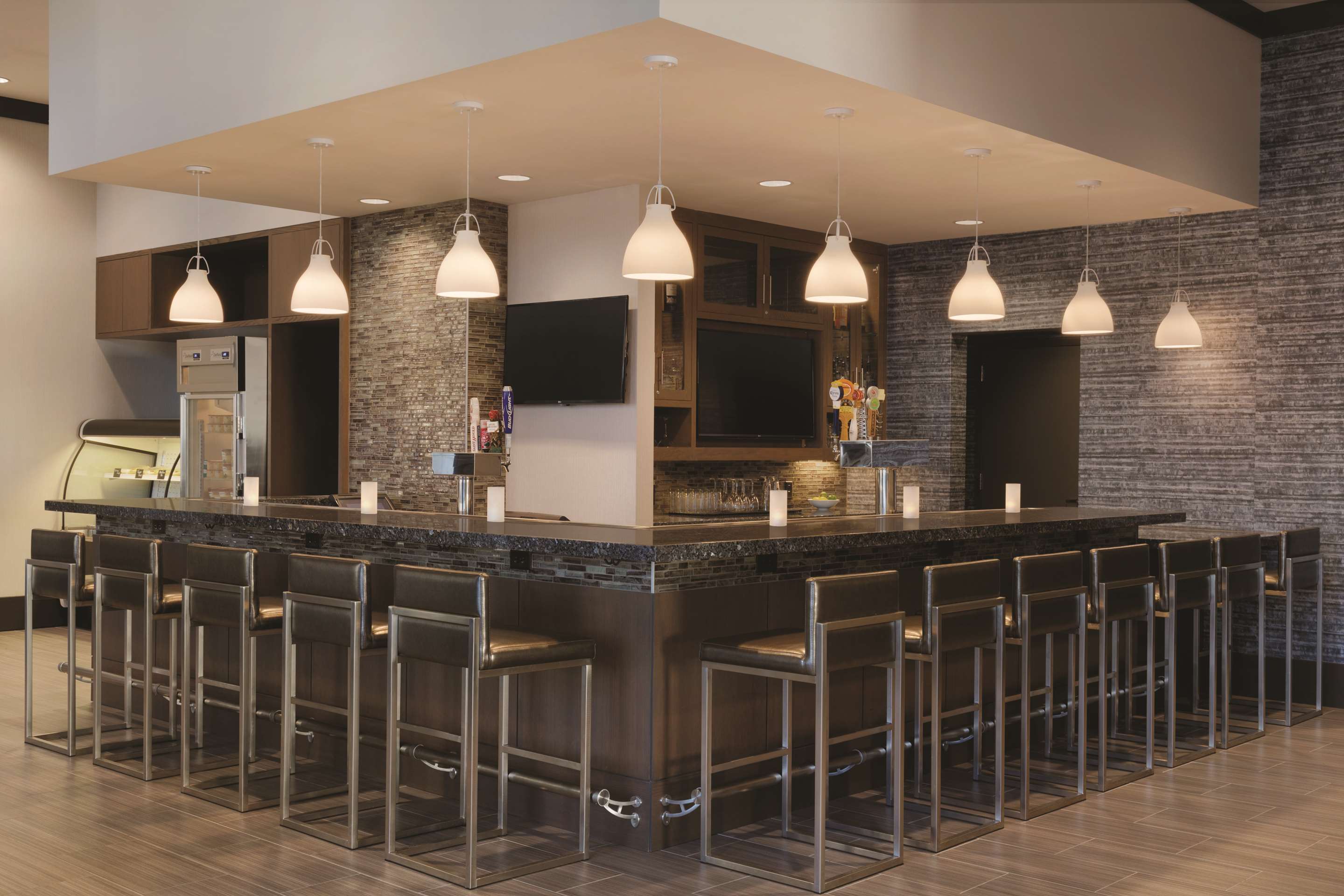 BarLounge | Embassy Suites by Hilton The Woodlands at Hughes Landing