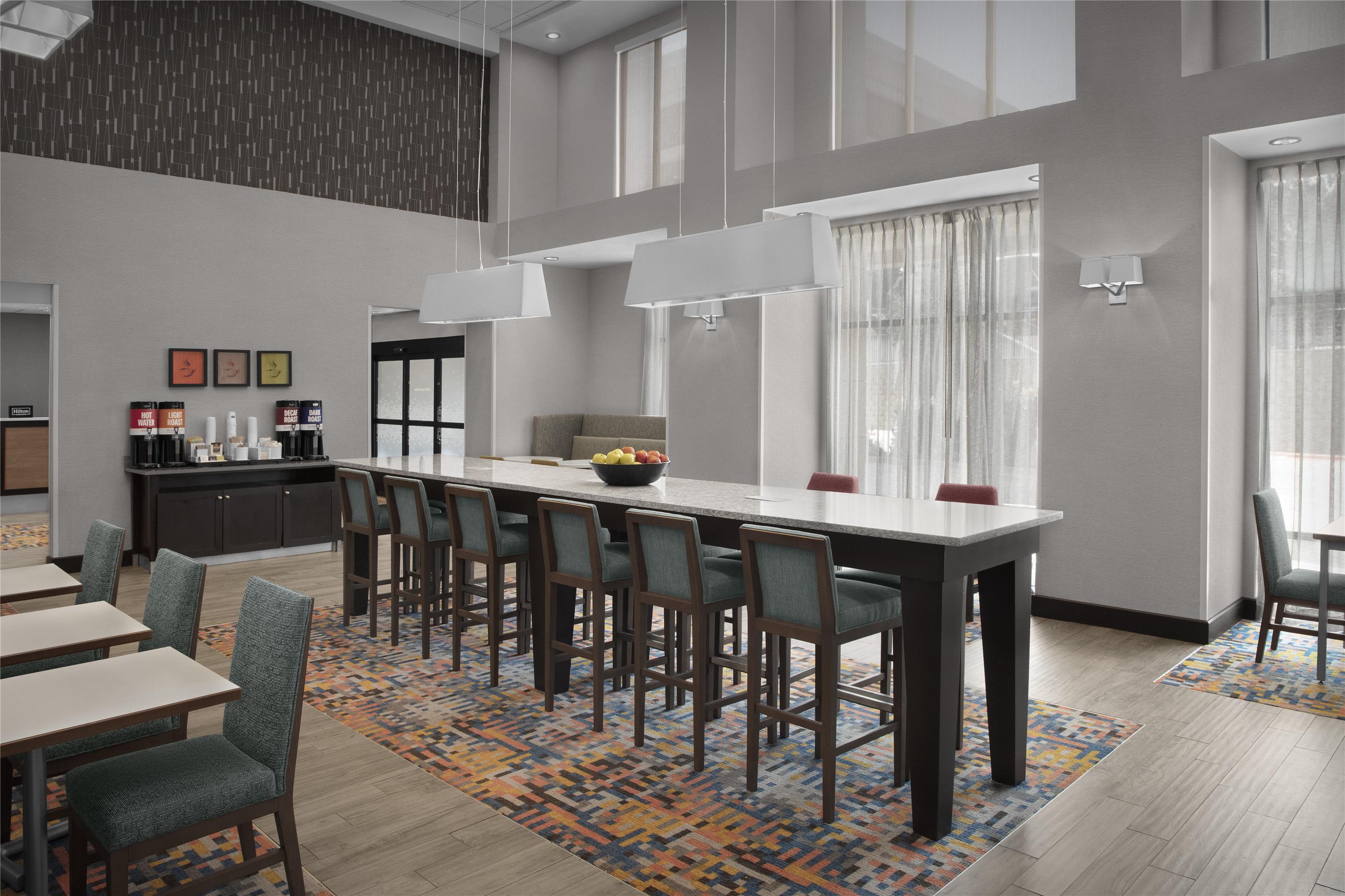 Breakfast Area | Hampton Inn & Suites Georgetown/Austin North
