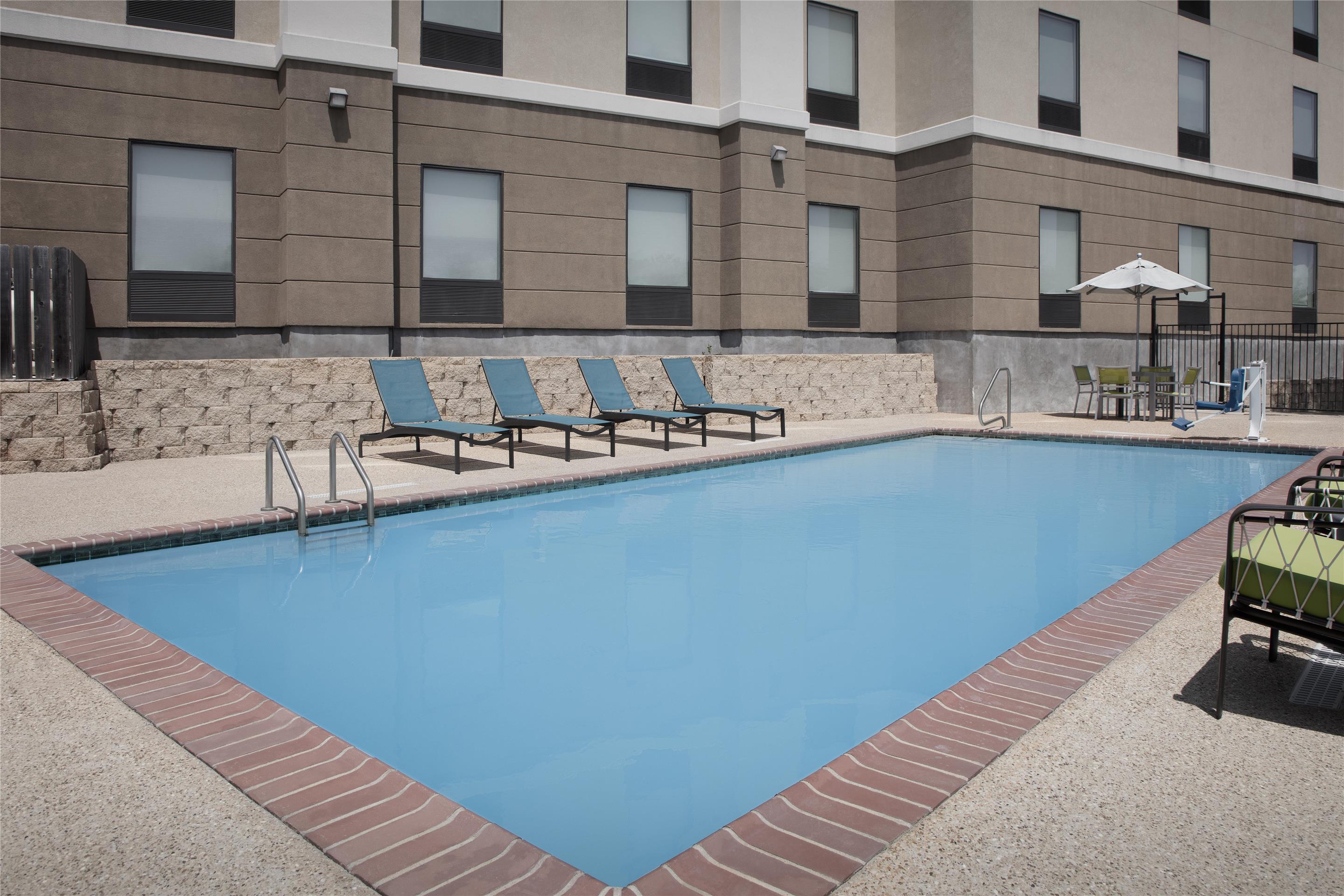Pool | Hampton Inn & Suites Georgetown/Austin North