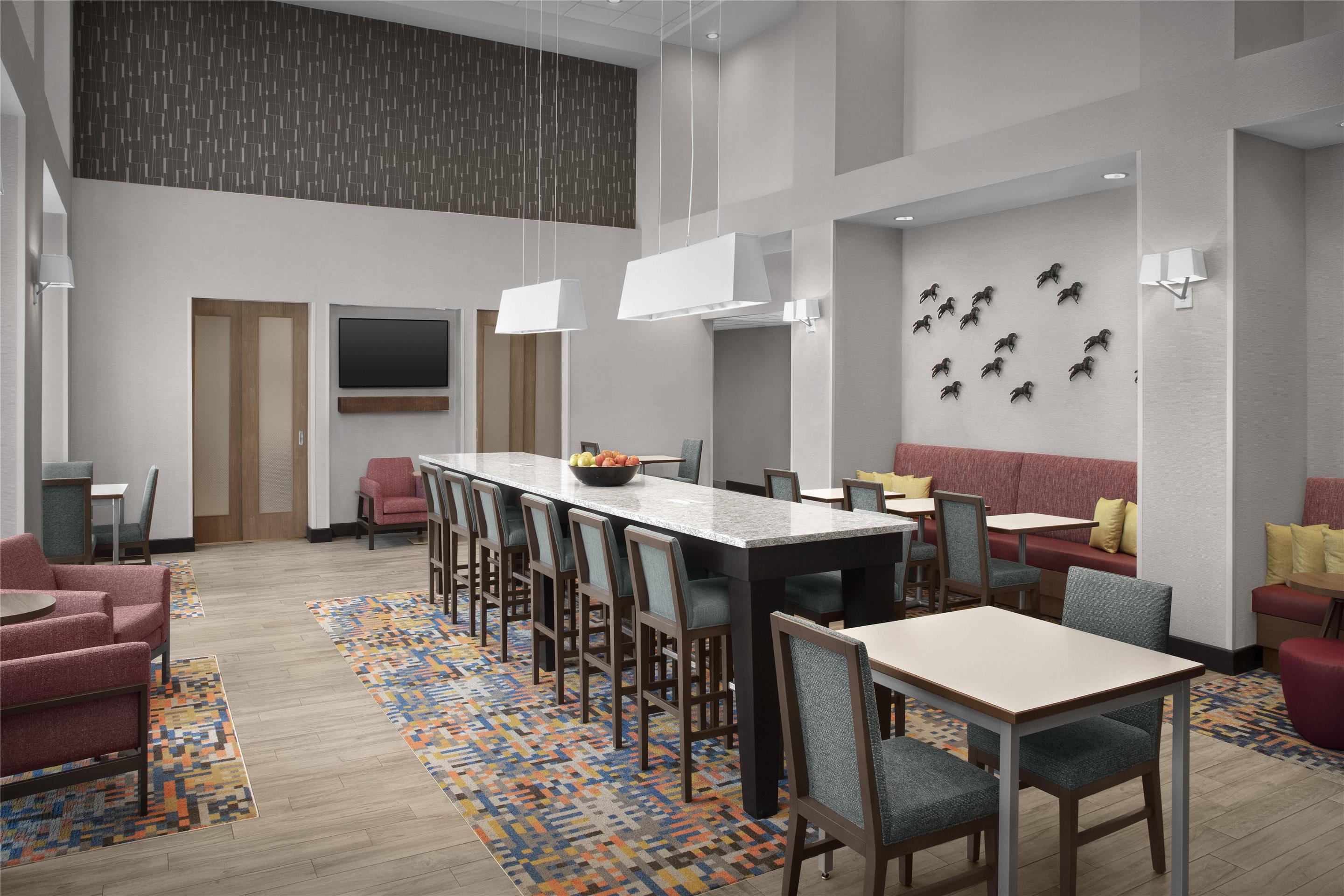 Breakfast Area | Hampton Inn & Suites Georgetown/Austin North