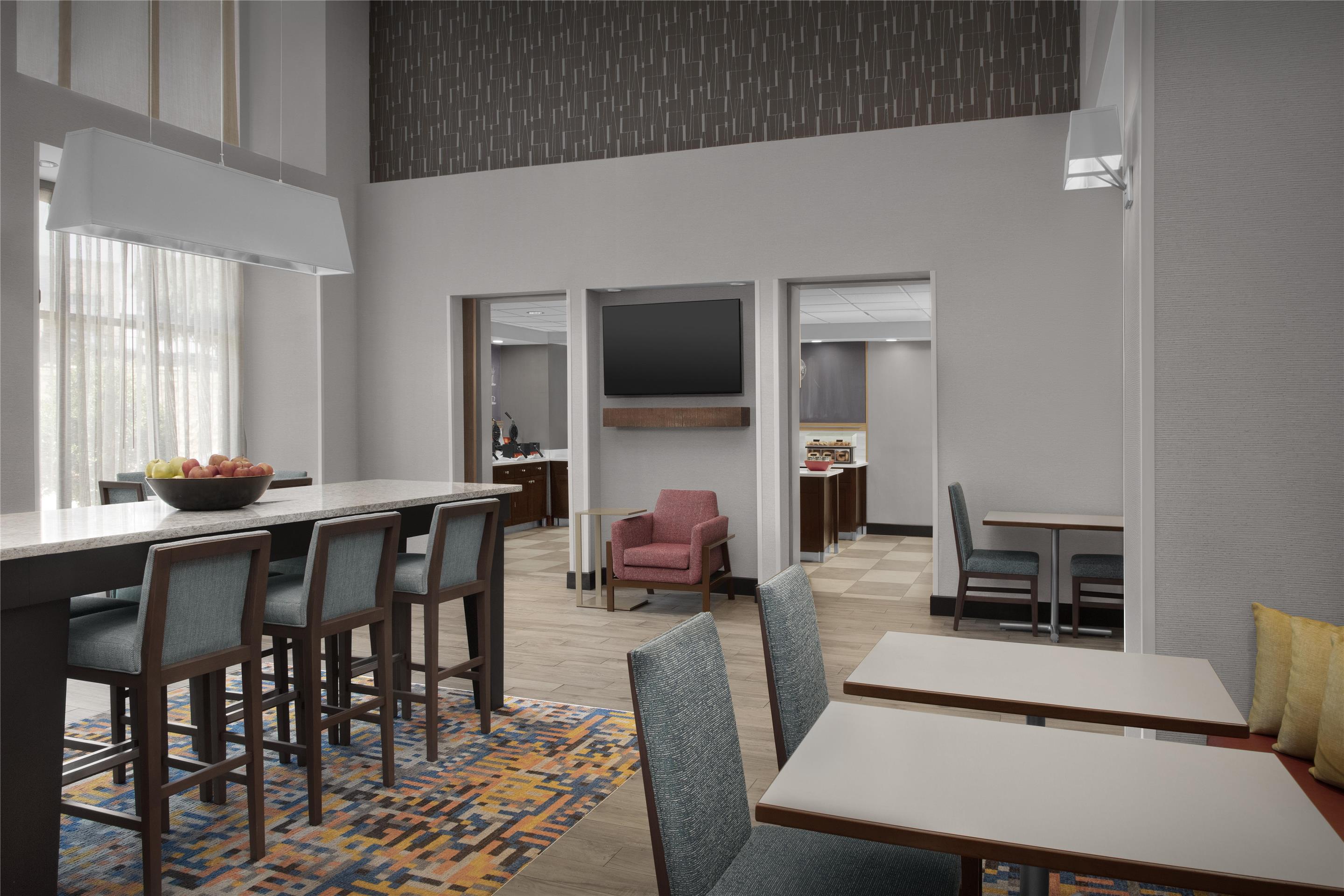 Breakfast Area | Hampton Inn & Suites Georgetown/Austin North