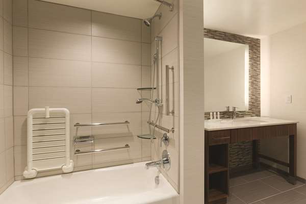  - Homewood Suites by Hilton Downtown Pittsburgh