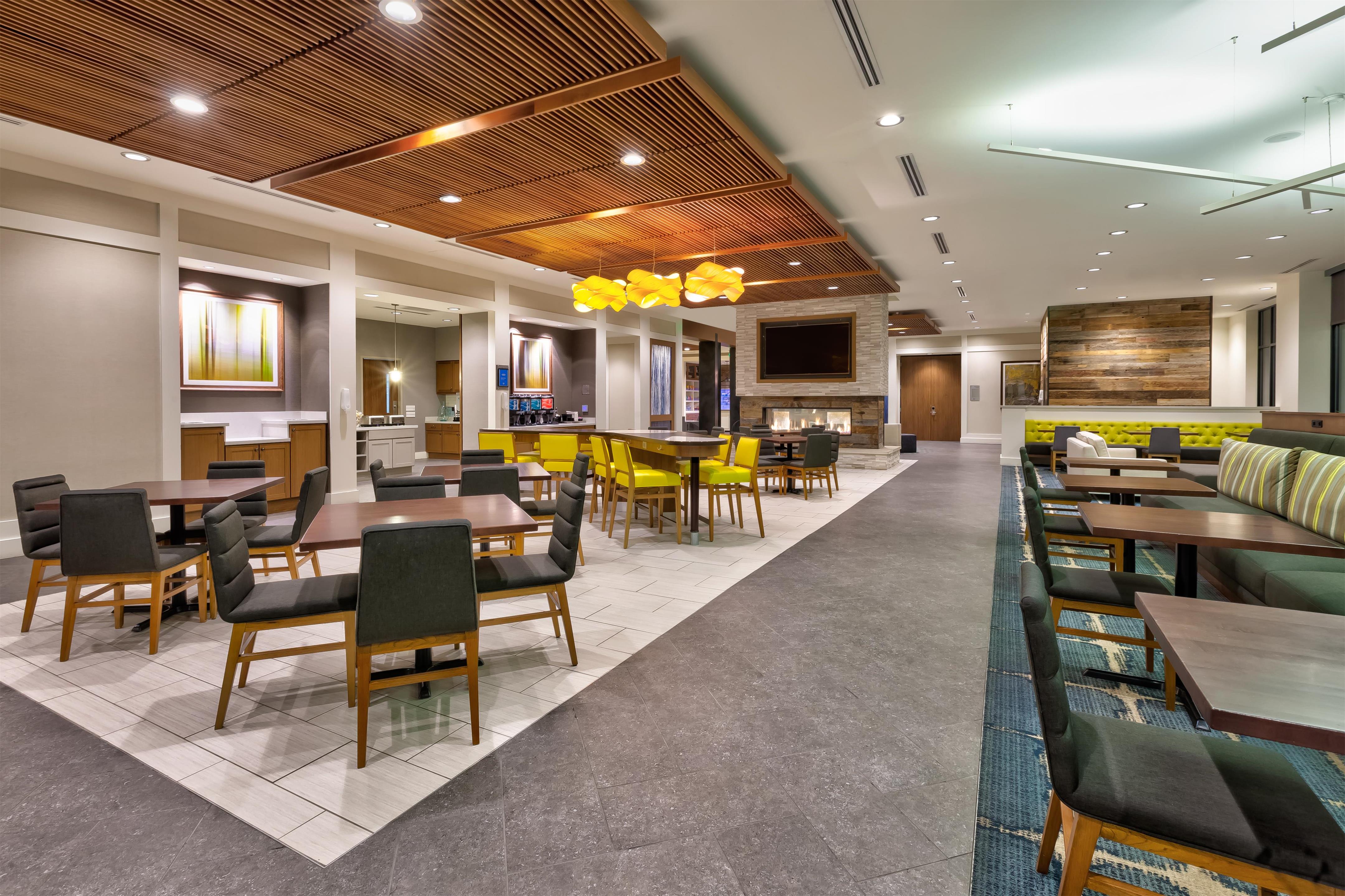 Lobby | Homewood Suites by Hilton Pittsburgh Downtown