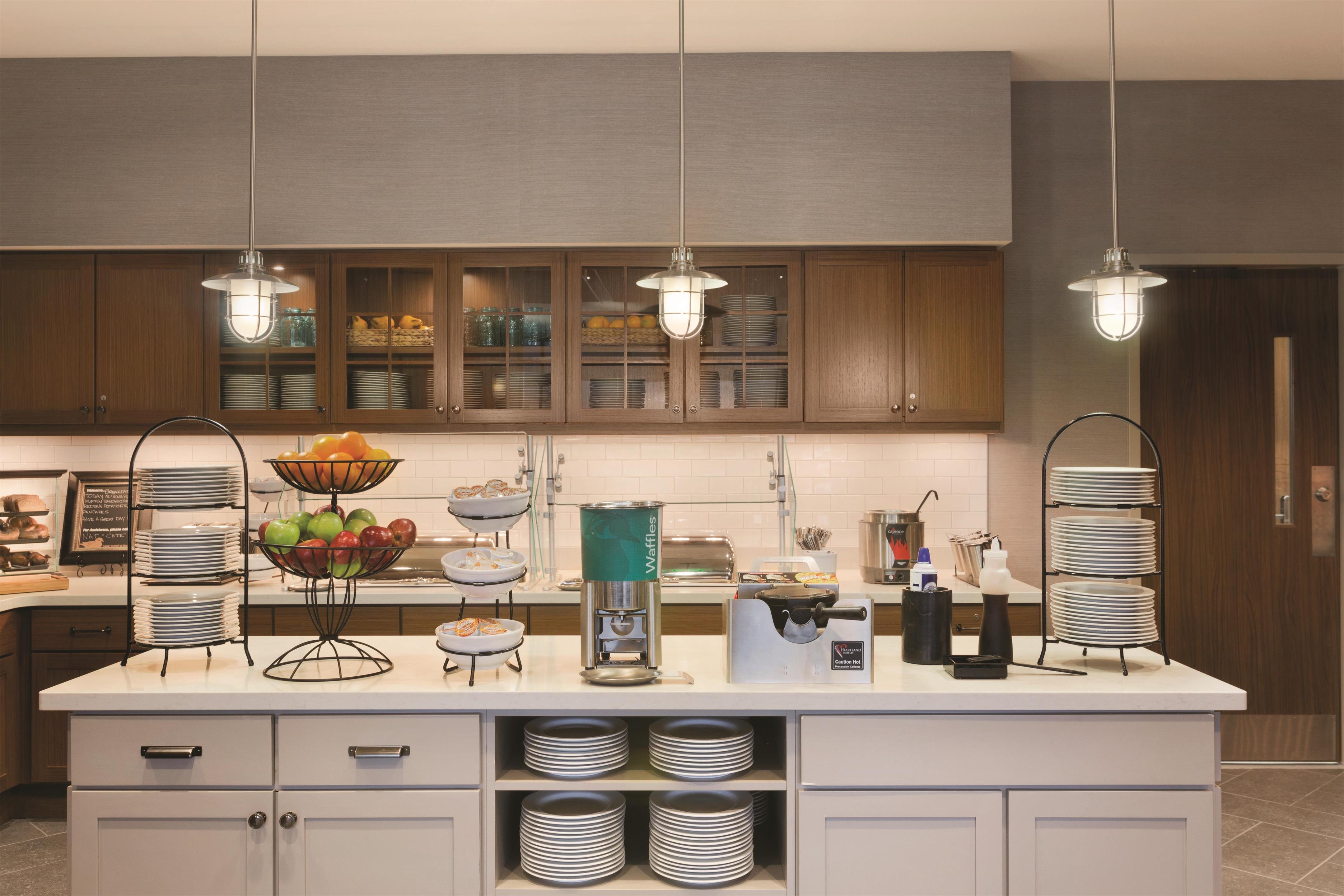 Breakfast Area | Homewood Suites by Hilton Pittsburgh Downtown