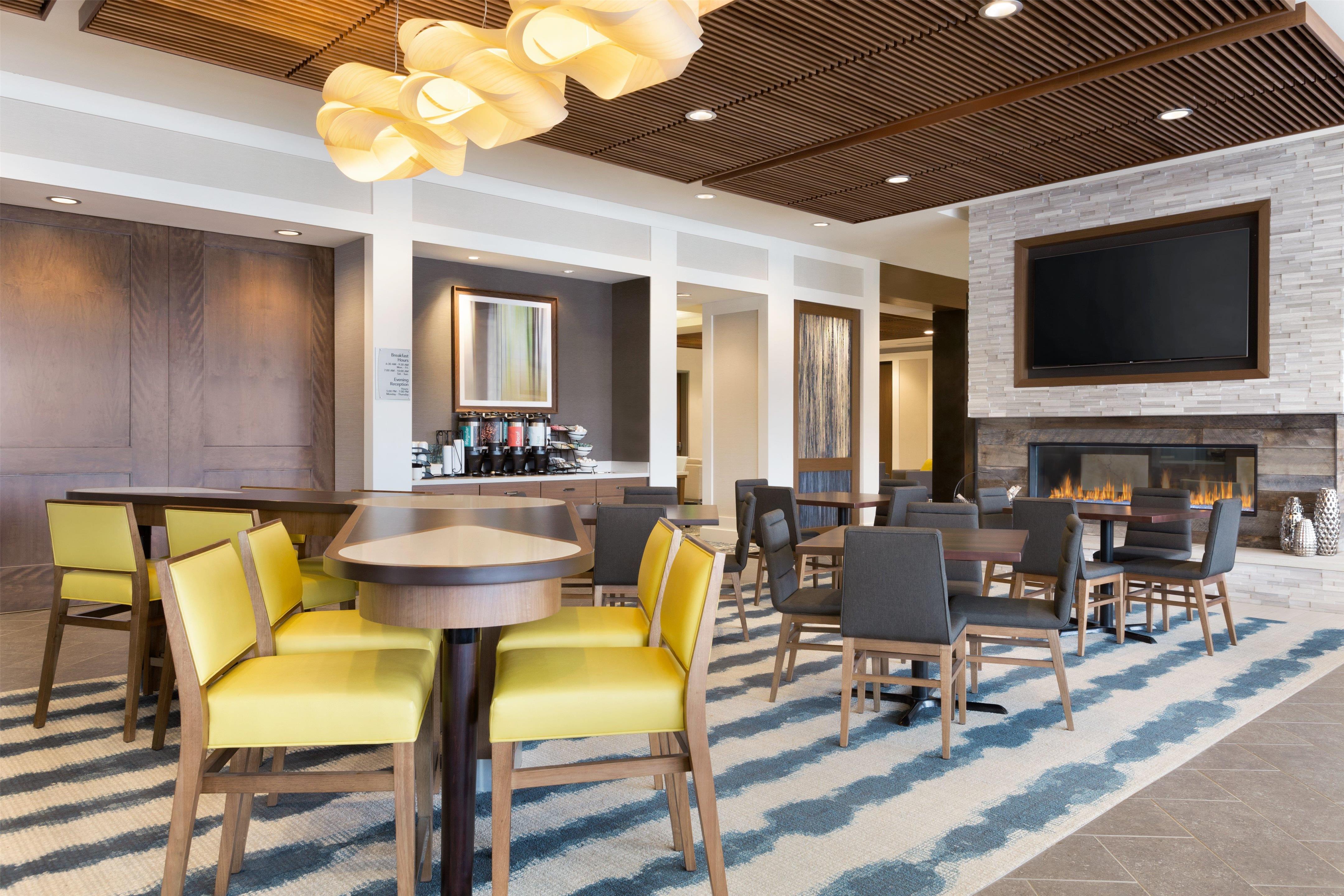 Breakfast Area | Homewood Suites by Hilton Pittsburgh Downtown